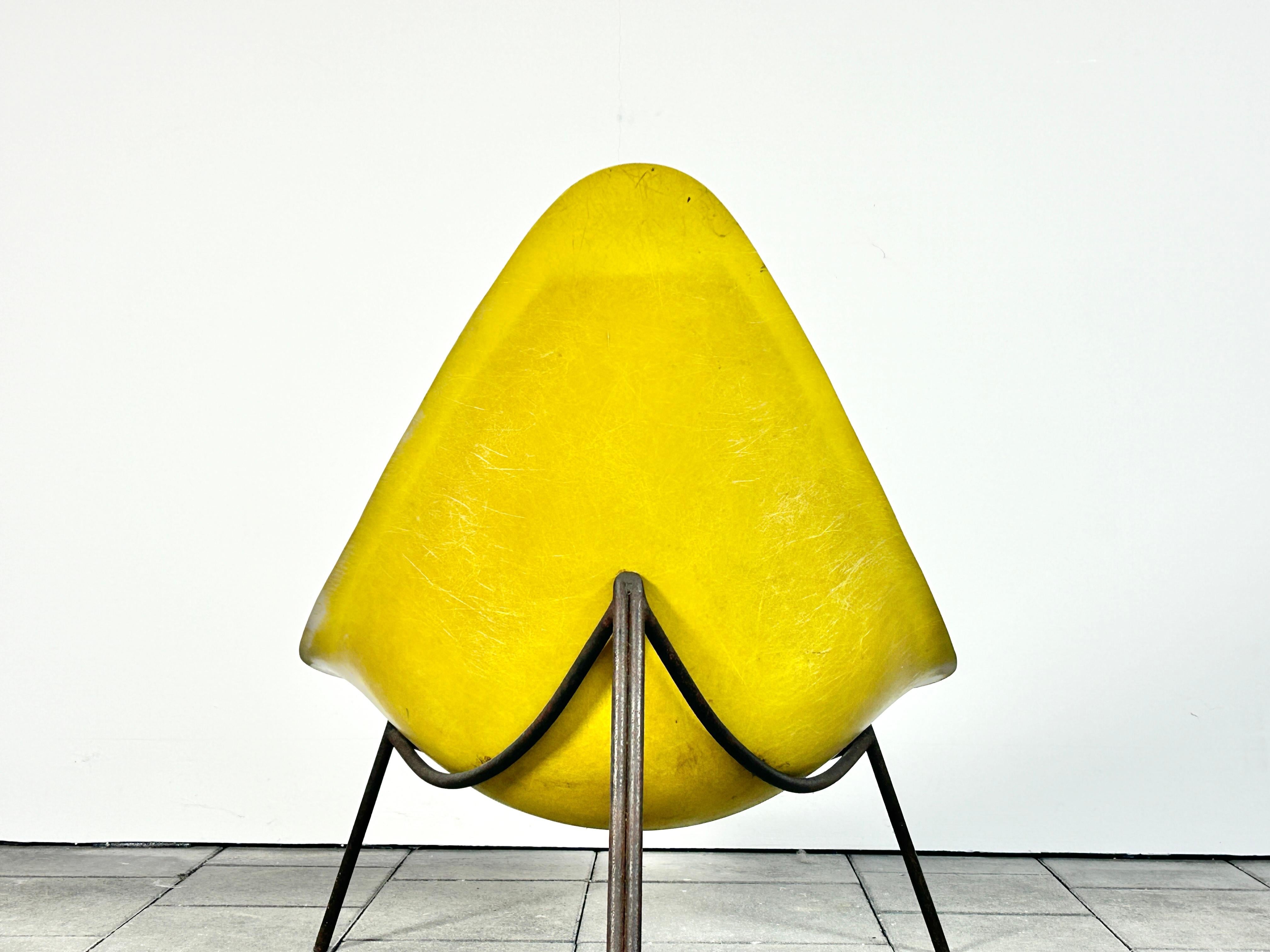 Ed Merat Fiberglass tripod lounge chair France 1956 In Good Condition For Sale In Offenburg, Baden Wurthemberg