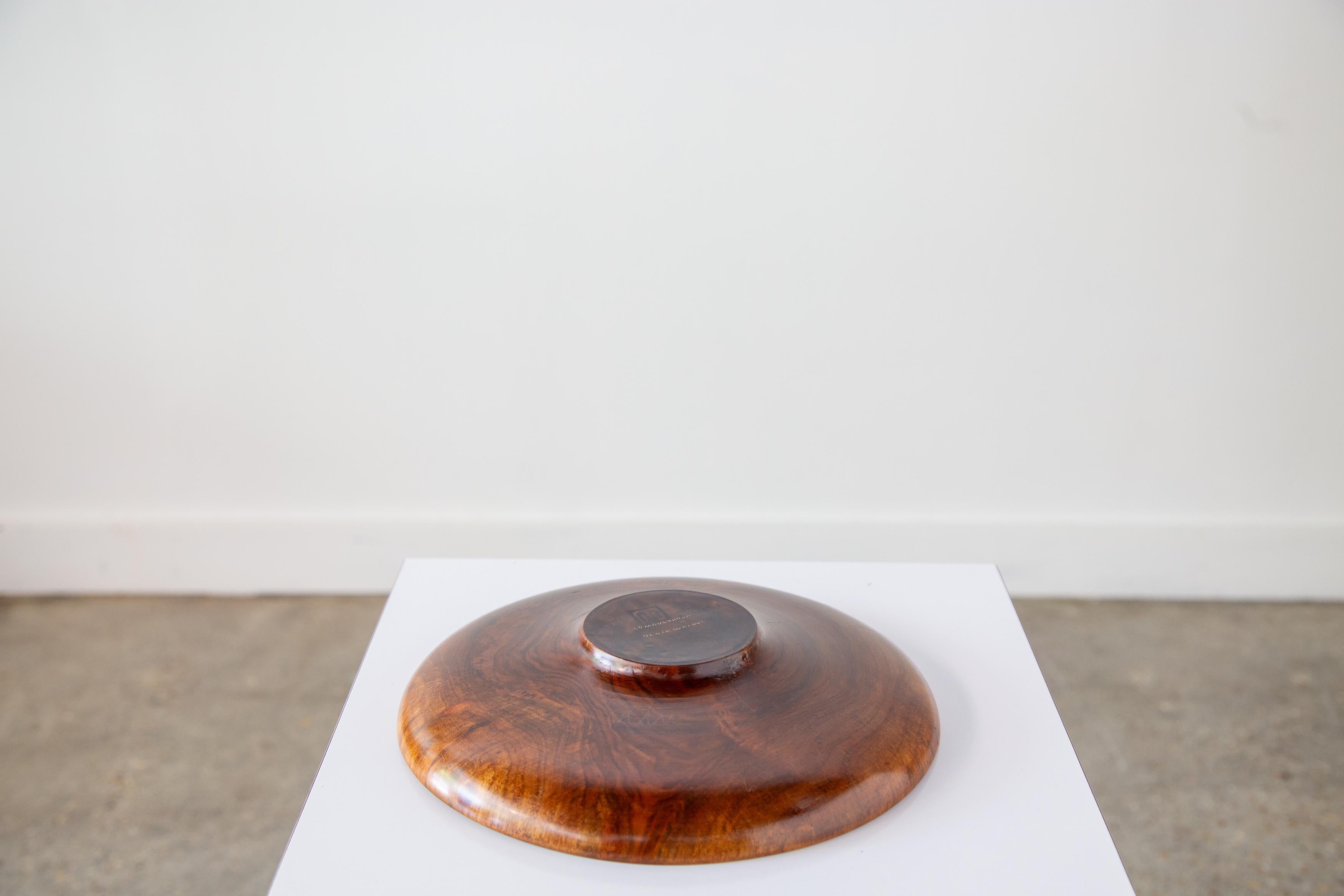 Americano Ed Moulthrop (1916-2003) Piatto con piedini in noce nero tornito, 1960 Studio A in vendita
