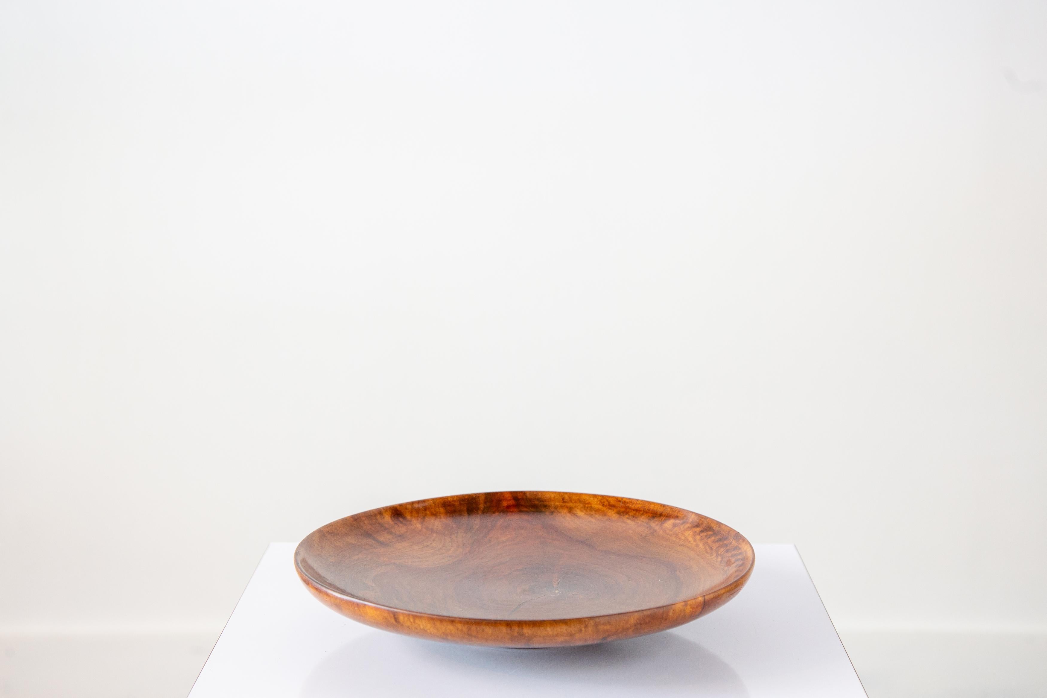 Noce Ed Moulthrop (1916-2003) Piatto con piedini in noce nero tornito, 1960 Studio A in vendita