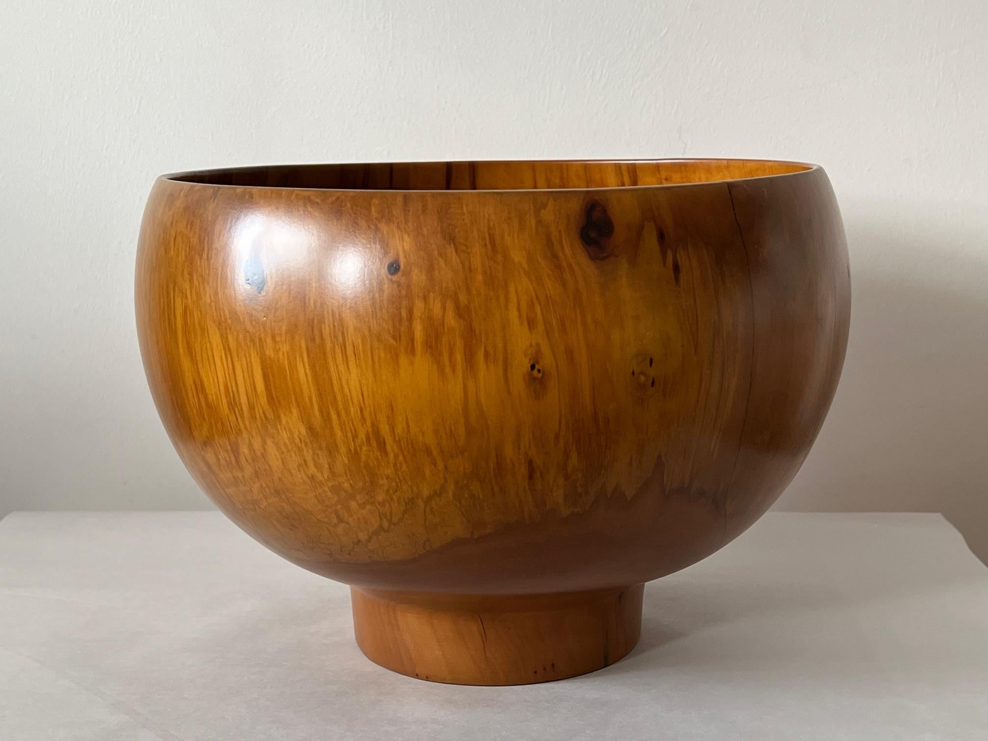 A large and impressive turned centerpiece bowl by Edward Moulthrop. Made of figured sweetgum wood and signed on the bottom.  It's big at 14