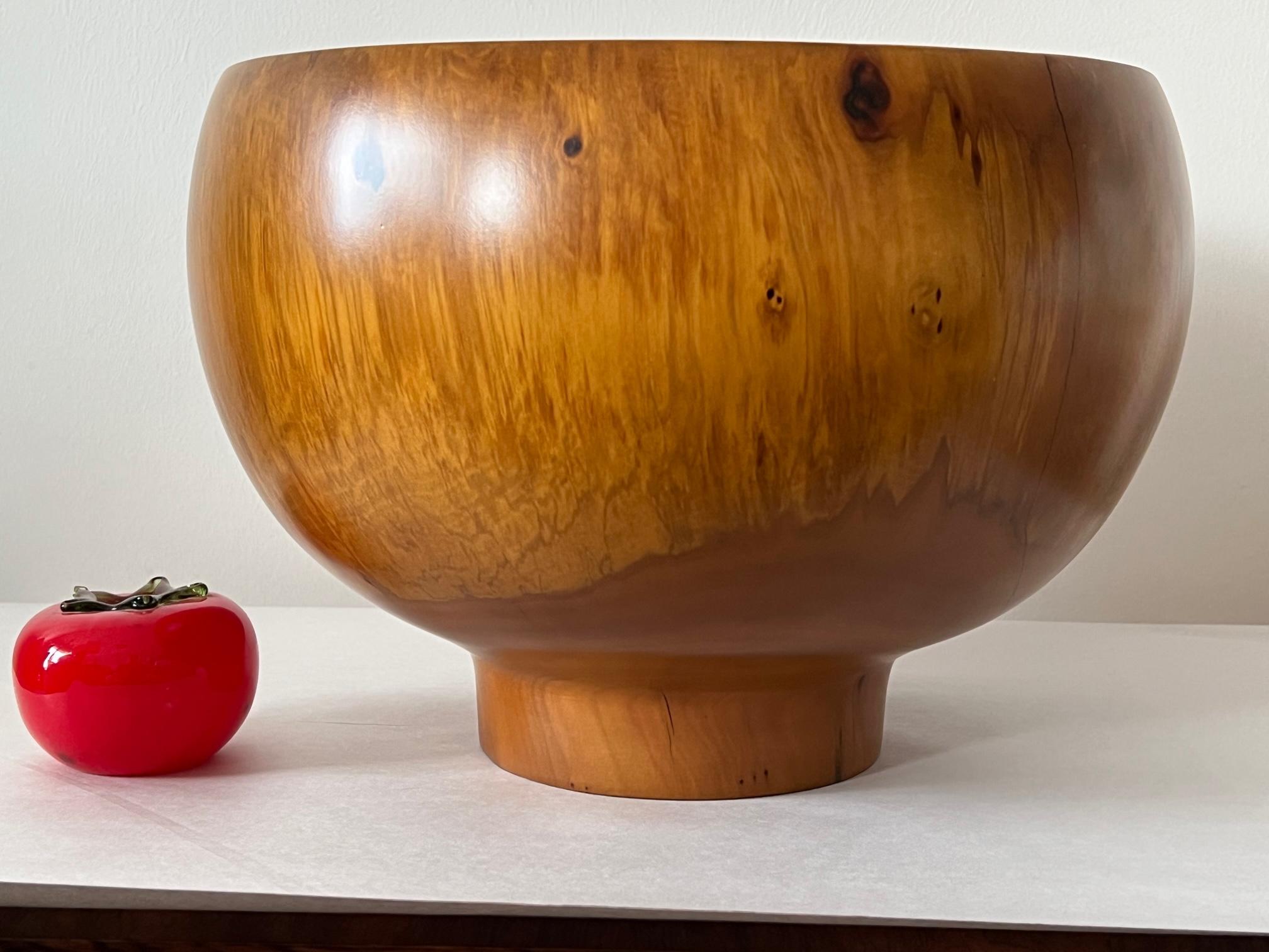 Mid-Century Modern Ed Moulthrop Large Bowl in Figured Sweetgum Wood For Sale