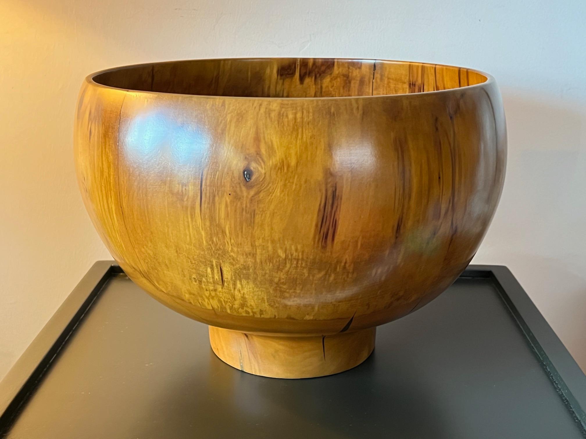 Mid-20th Century Ed Moulthrop Large Bowl in Figured Sweetgum Wood For Sale