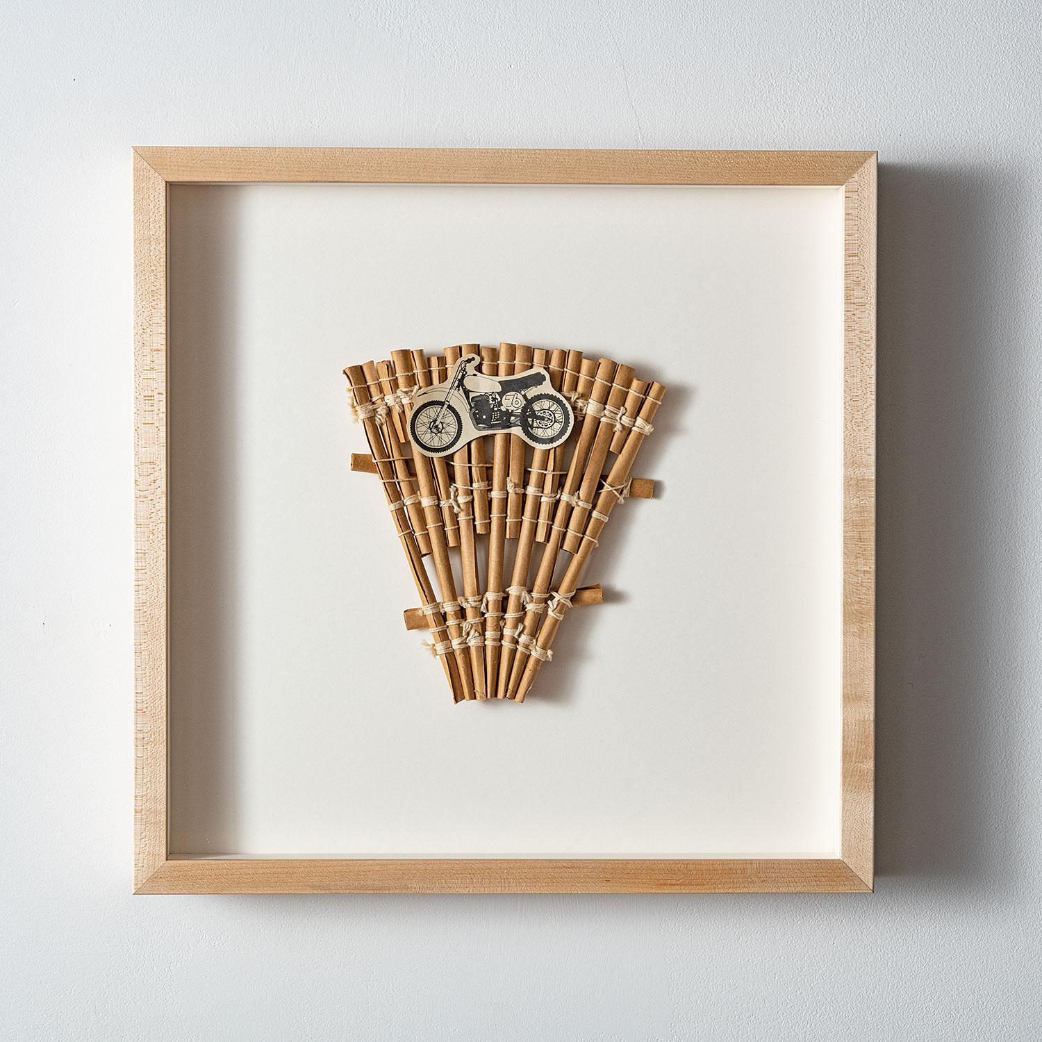 Grapadoras (1976), escultura de papel tejido de Ed Rossbach