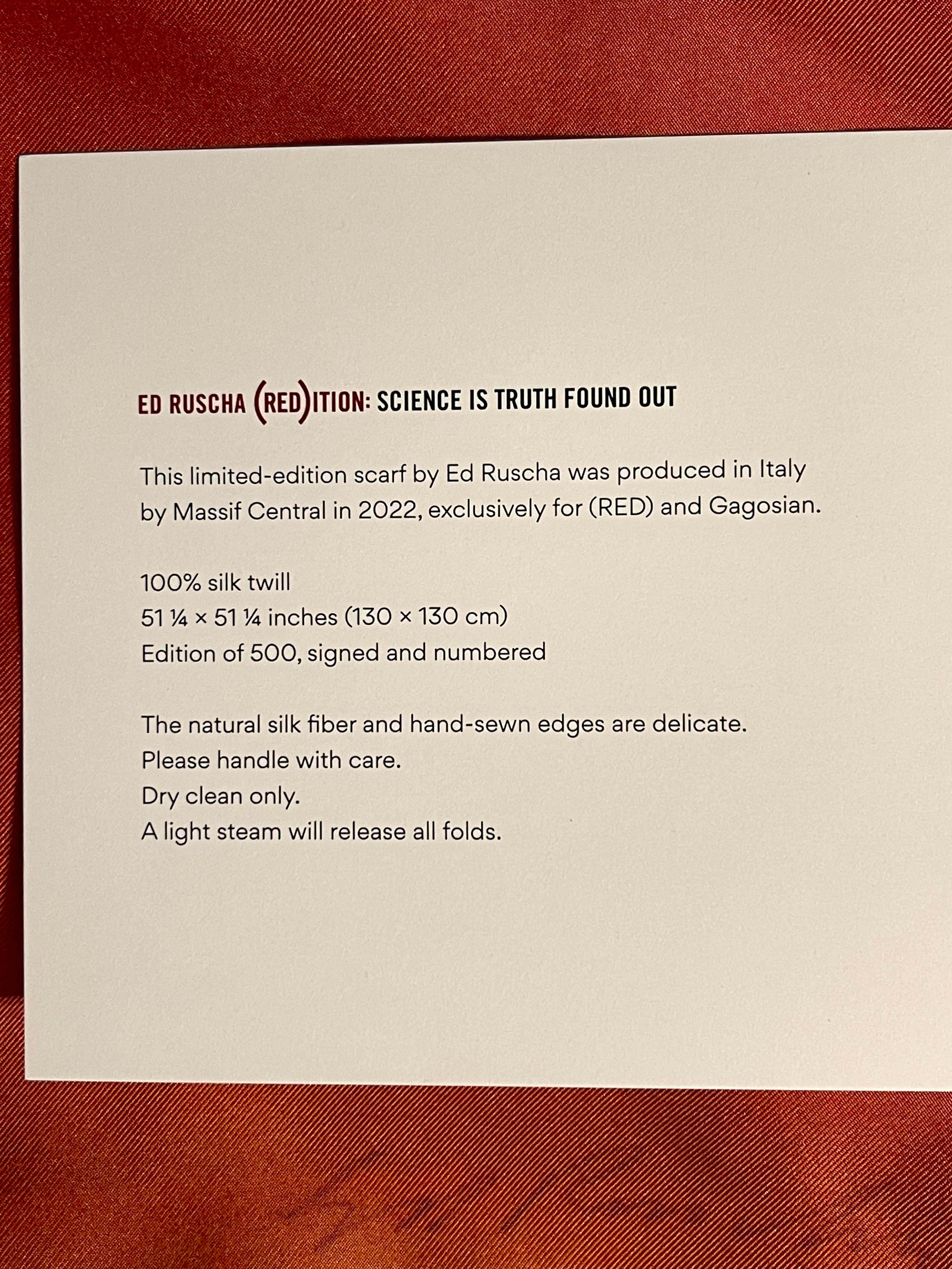 La ciencia es la verdad descubierta (Rojo), Pañuelo de sarga de seda firmado, 1ª edición limitada en venta 5