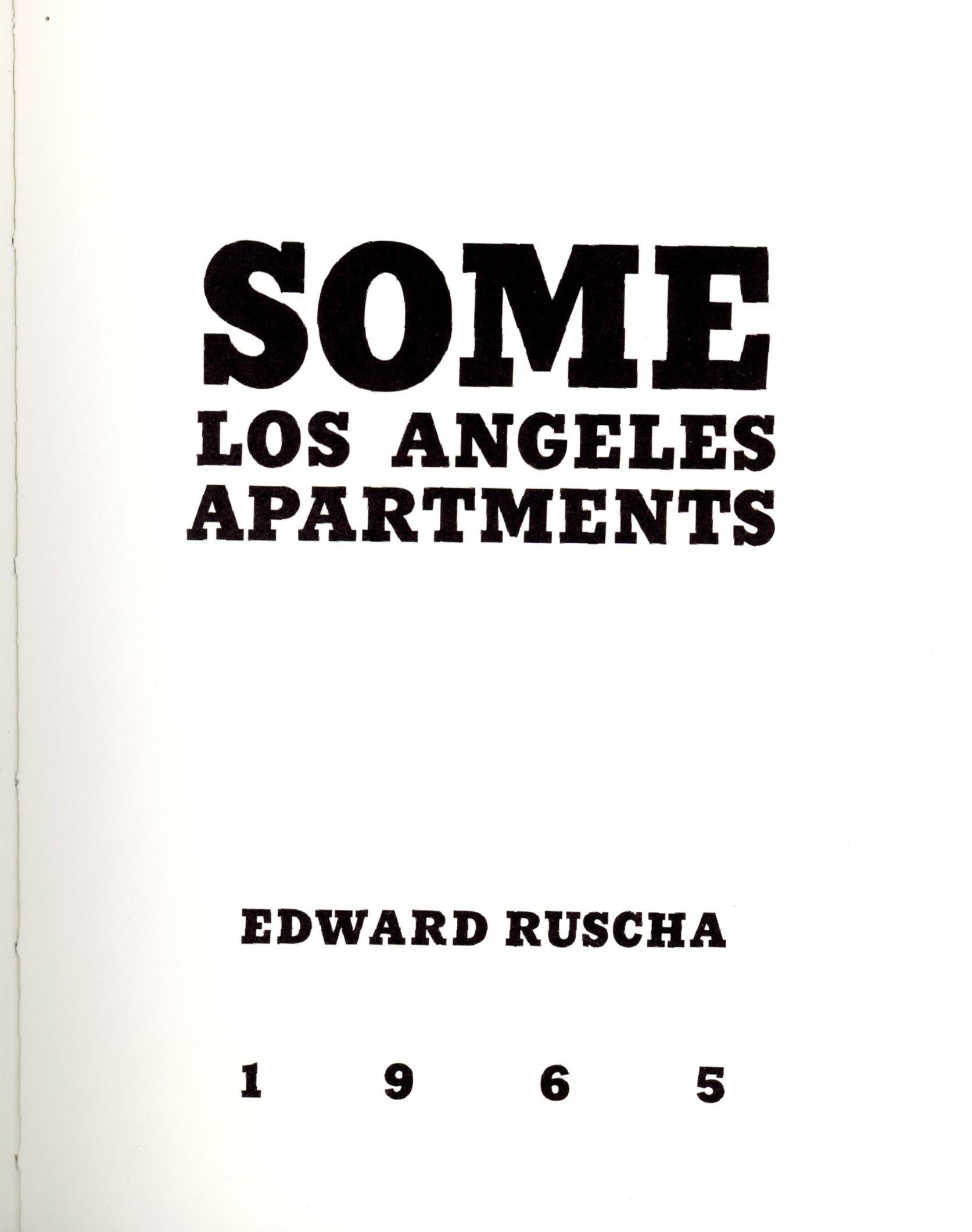 Certains appartements de Los Angeles - Livre d'artiste publié en édition limitée à 3000 exemplaires - Photograph de Ed Ruscha