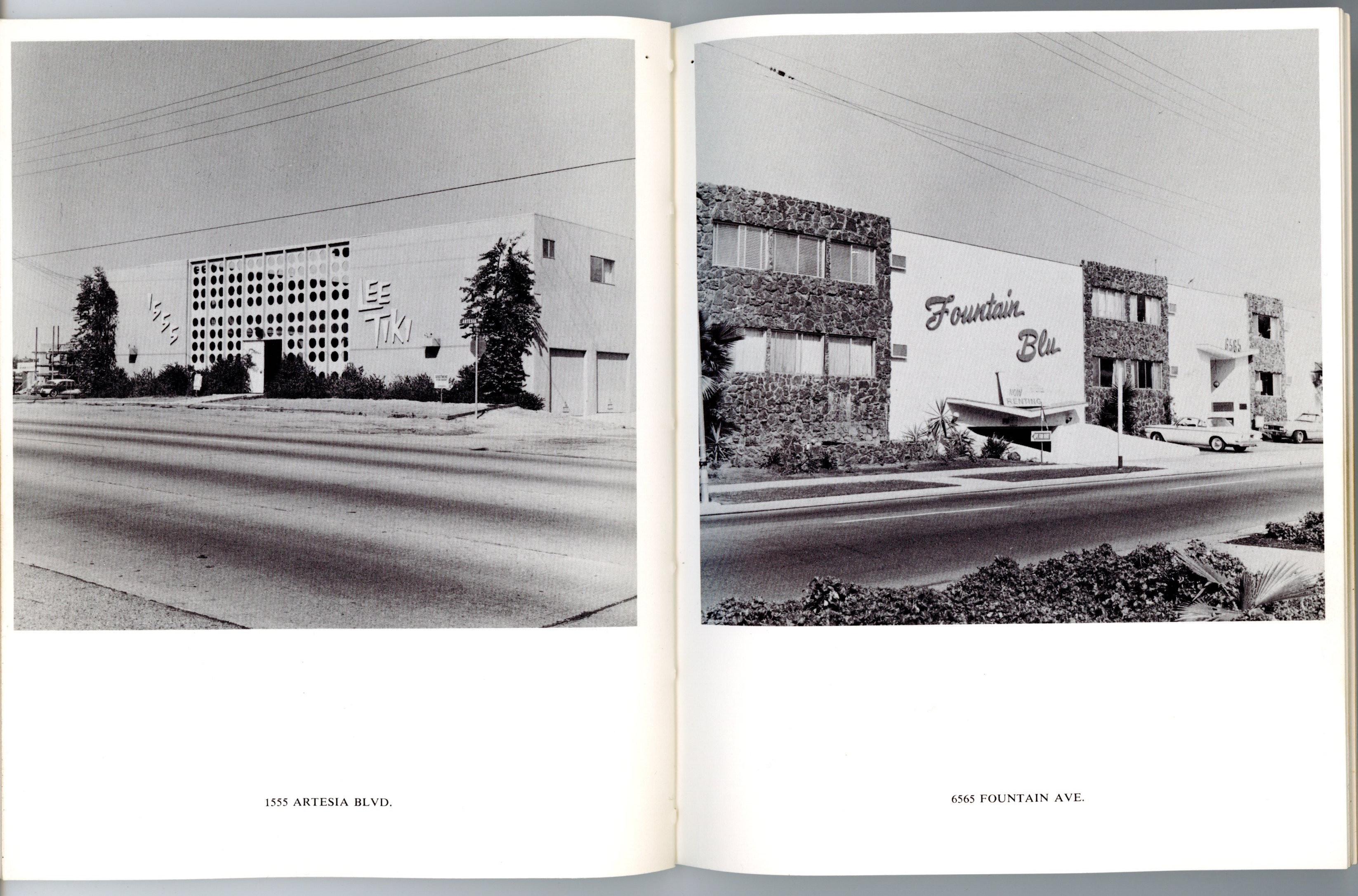 Certains appartements de Los Angeles - Livre d'artiste publié en édition limitée à 3000 exemplaires - Pop Art Photograph par Ed Ruscha