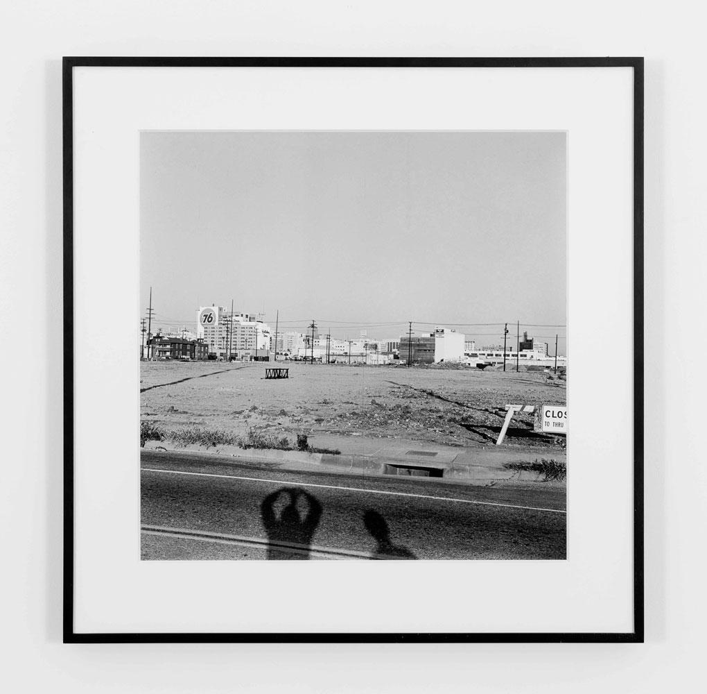 Lots vacants - Gris Black and White Photograph par Ed Ruscha