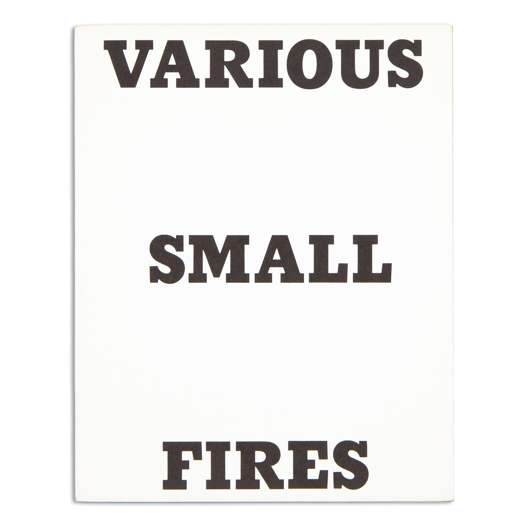 Ed Ruscha (estadounidense, n.1937)
Varios Pequeños Incendios y Leche, 1964/1970
Soporte: Libro de artista (48 páginas), sobrecubierta de papel cristal
Dimensiones: 17,8 x 14,2 cm
Segunda edición (1970): 3000 ejemplares sin numerar
Estado: Excelente