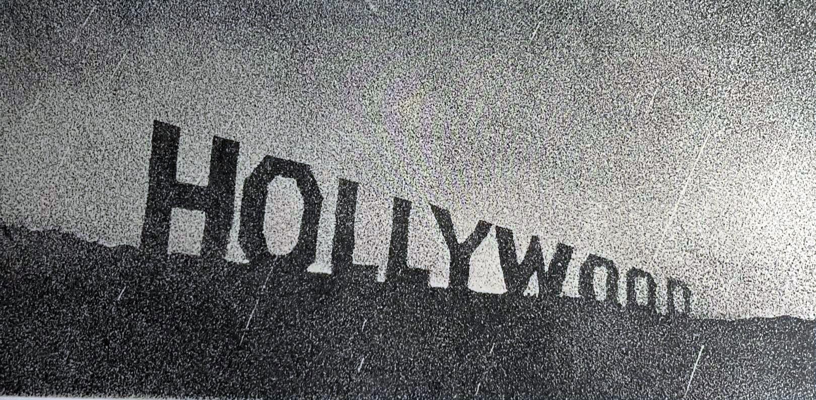 Ed Ruscha
Hollywood sous la pluie (Engberg, M19), 1970
Lithographie offset en couleurs sur papier vélin
Signé et numéroté 104/220 au crayon sous l'image
Cadre inclus : dans un cadre en bois de qualité muséale avec plexiglas anti-UV
Ce tirage