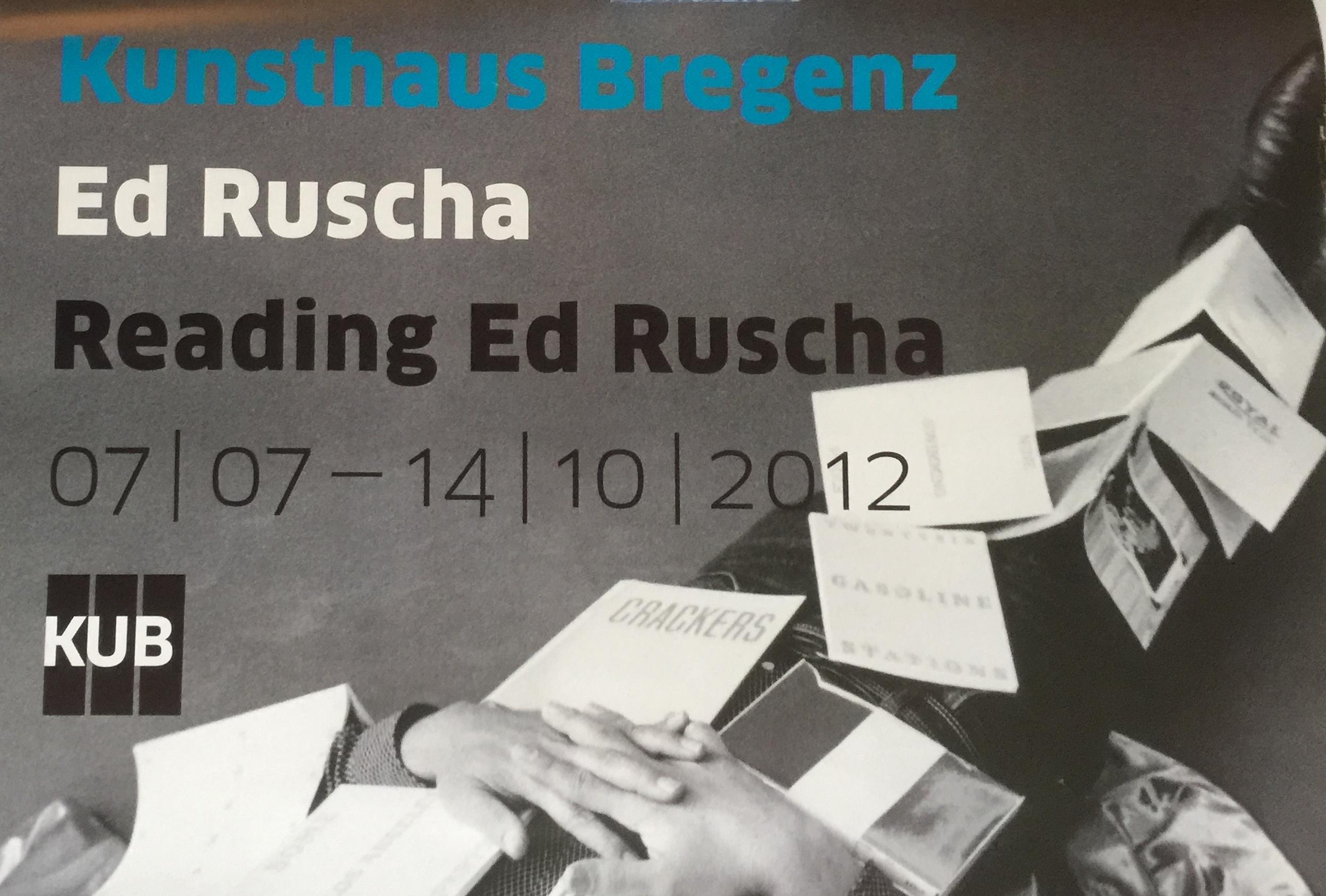Reading Ed Ruscha (Hand signiert von Ed Ruscha), Lt. Ed. Europäisches Plakat mit Büchern im Angebot 1