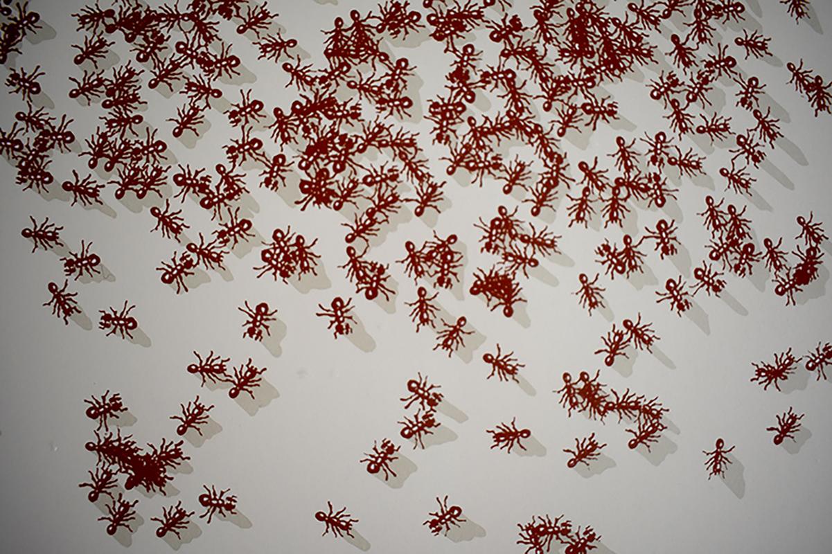 squelettes de fourmis rouges, de : Insects - Gris Animal Print par Ed Ruscha