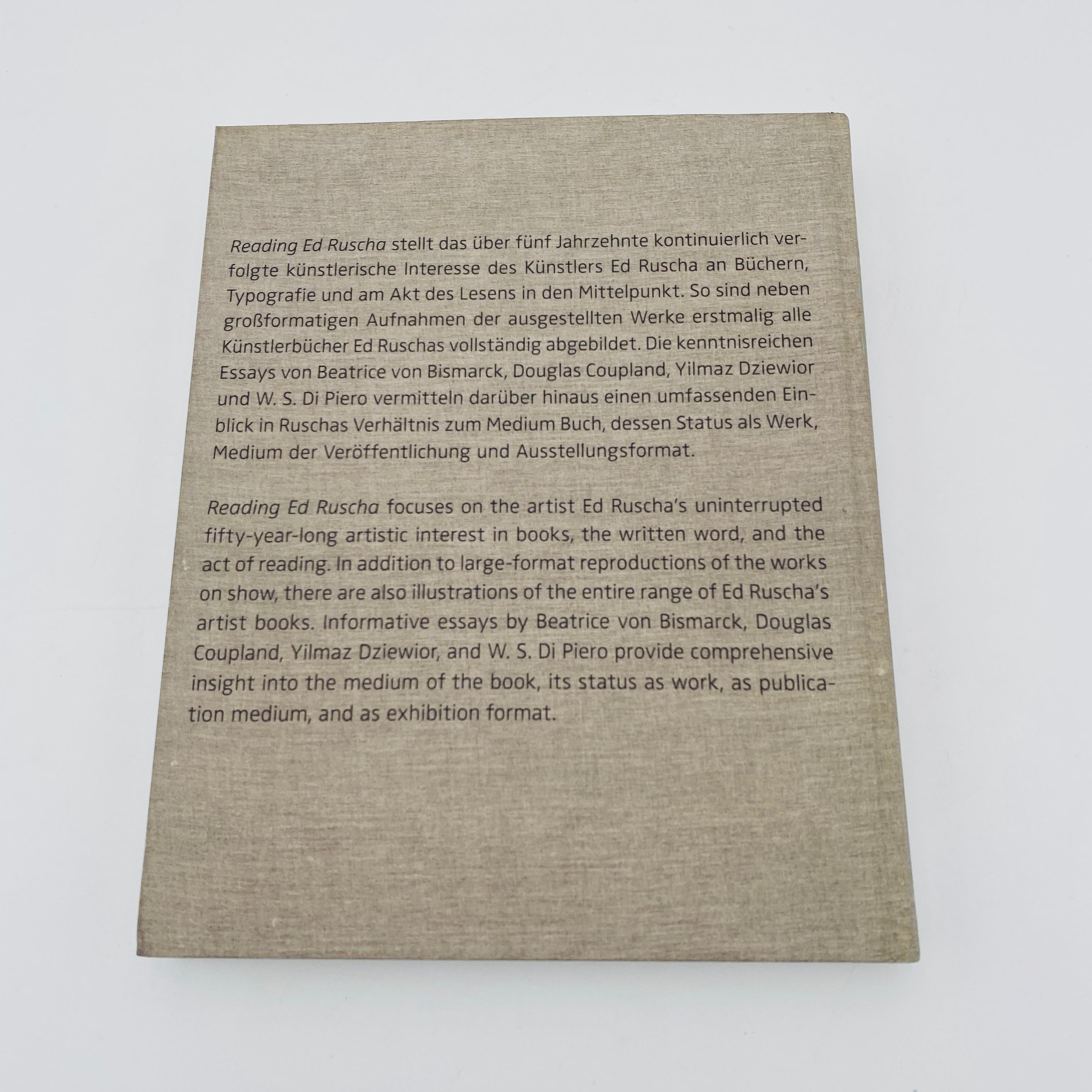 Ed Ruscha : Reading Ed Ruscha Livre 2013 première édition à couverture rigide signée en vente 3