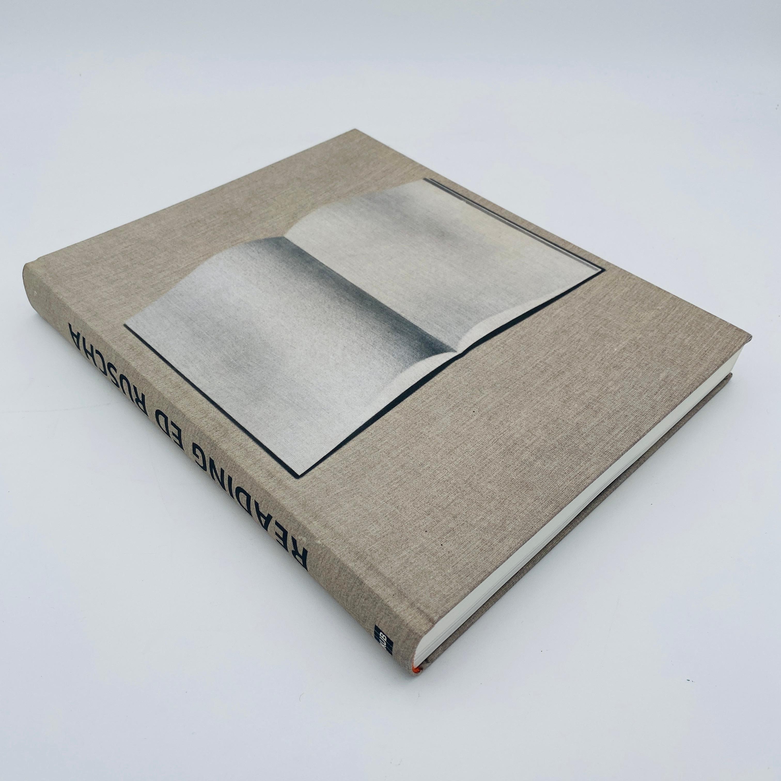 Ed Ruscha : Reading Ed Ruscha Livre 2013 première édition à couverture rigide signée en vente 5