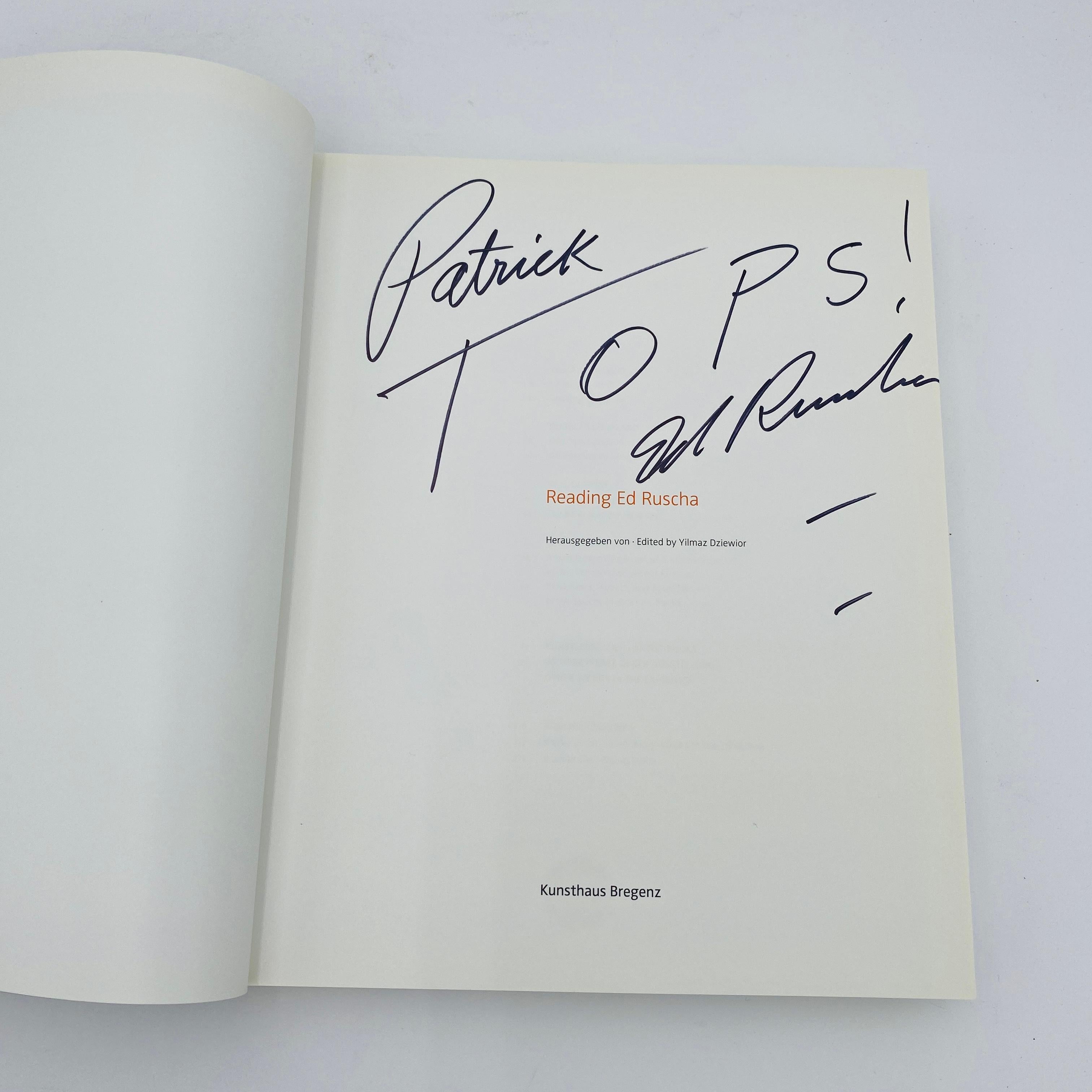 Mid-Century Modern Ed Ruscha : Reading Ed Ruscha Livre 2013 première édition à couverture rigide signée en vente