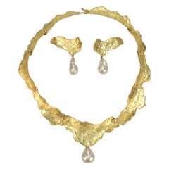 Ensemble collier ras du cou et boucles d'oreilles moderniste en or 18 carats et perles baroques Ed Wiener