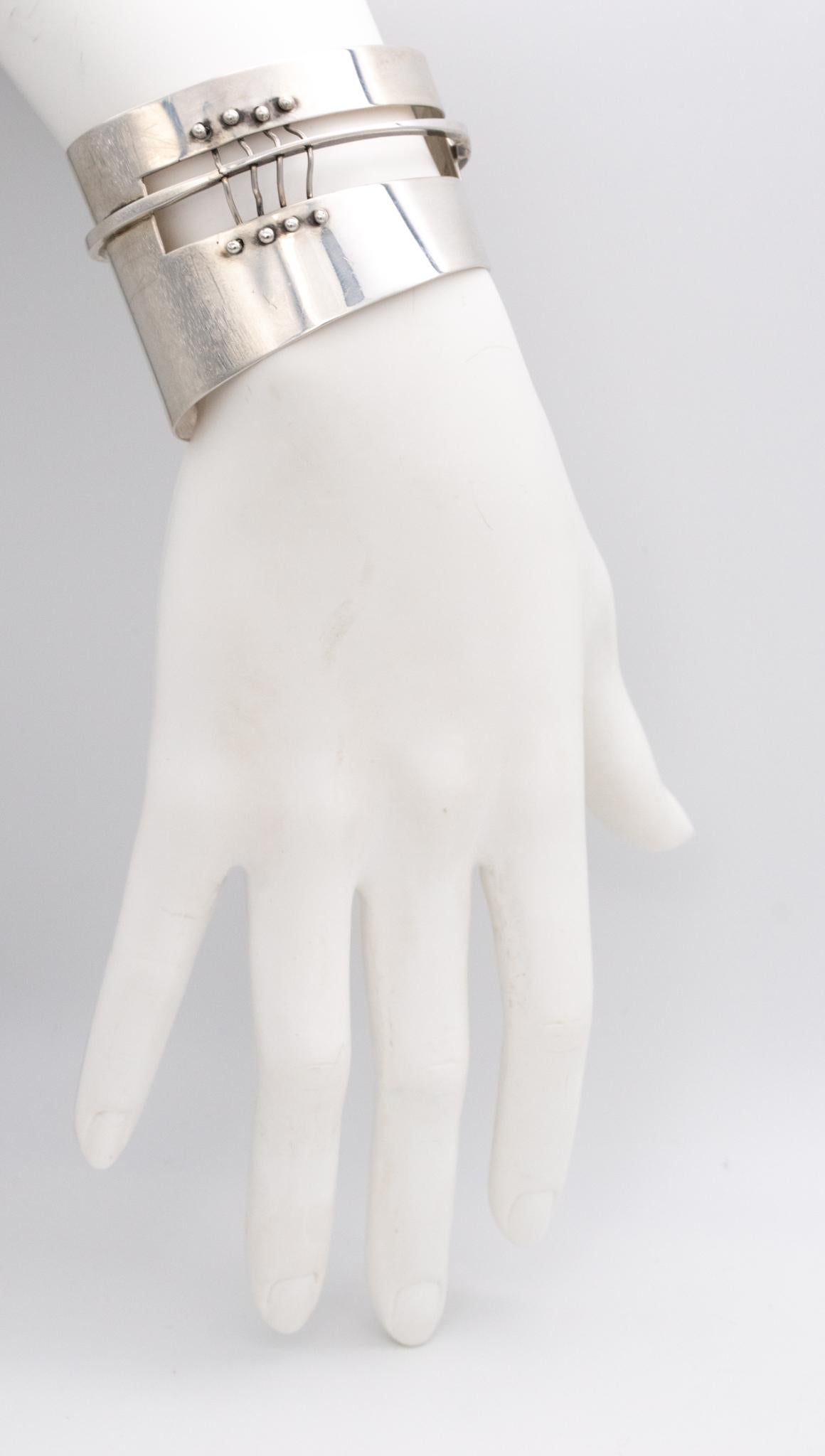 Moderniste Manchette sculpturale constructiviste Ed Wiener New York 1950 en argent .925 en vente
