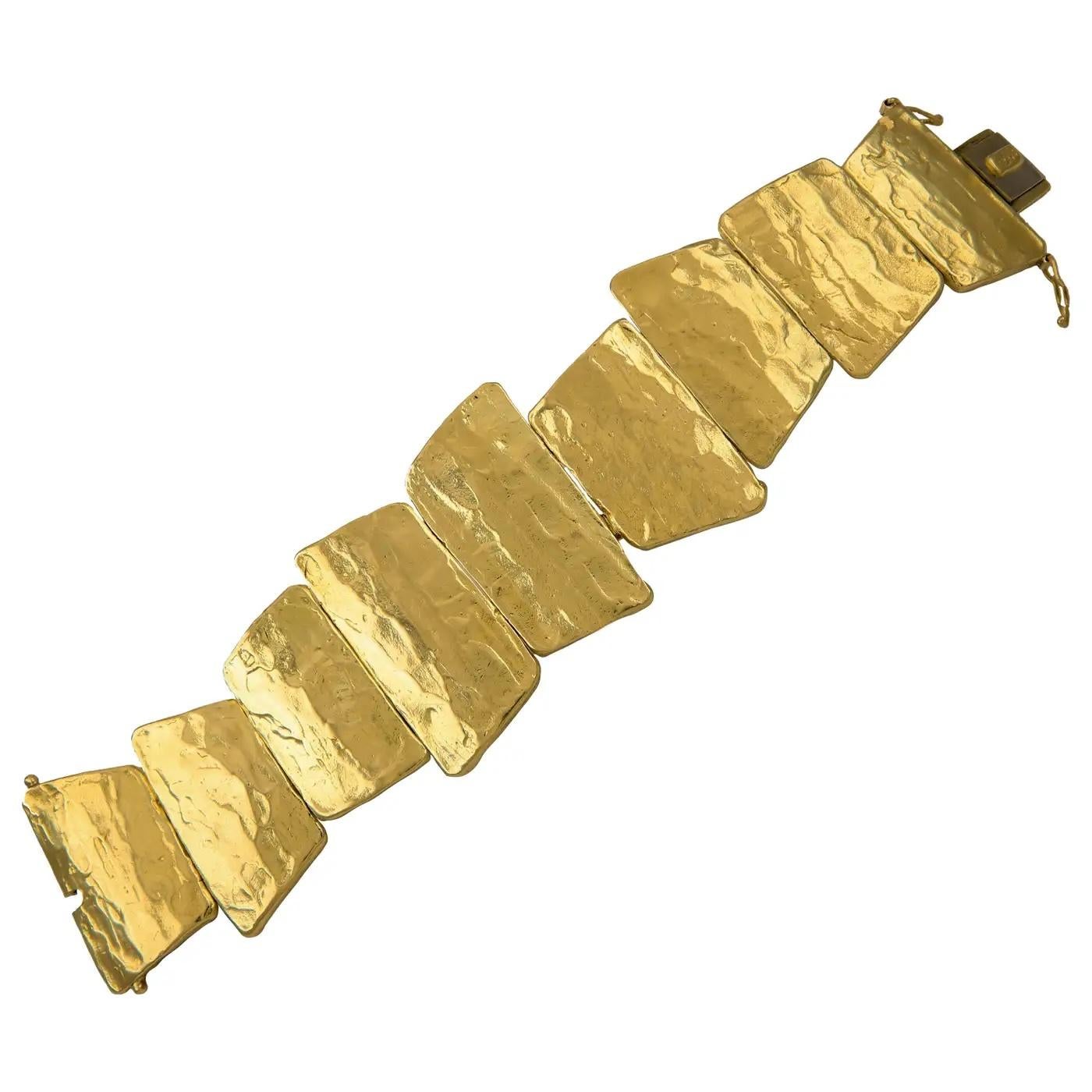 De las mujeres Pulsera escultórica modernista icónica de oro de 18 quilates de Ed Wiener, mediados del siglo XX Años 70 en venta