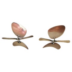 Pendientes cinéticos perforados de plata de ley modernista de Nueva York Ed Wiener