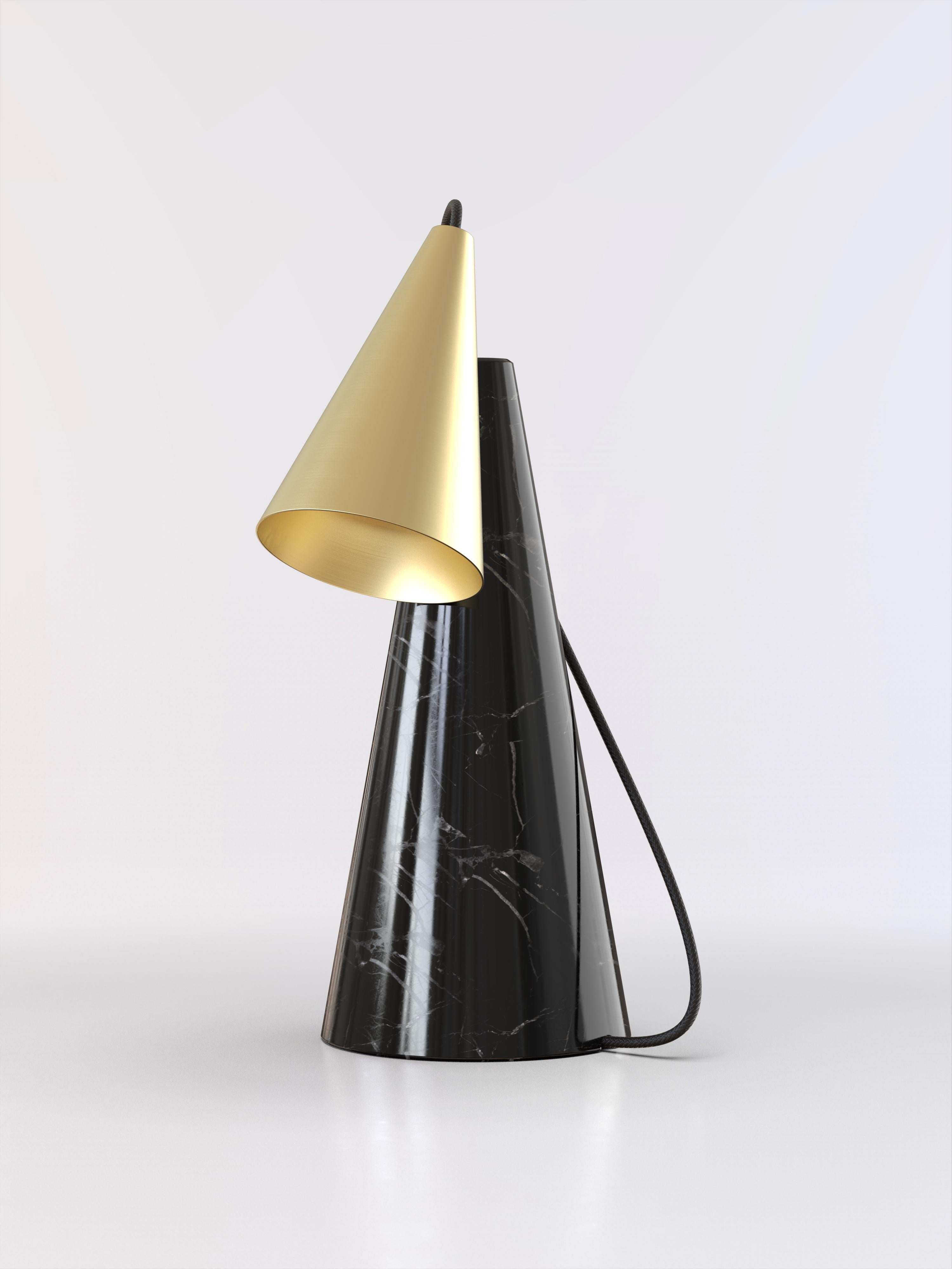 Table lamp with Marquinha black stone base and conic brushed brass lightshade.