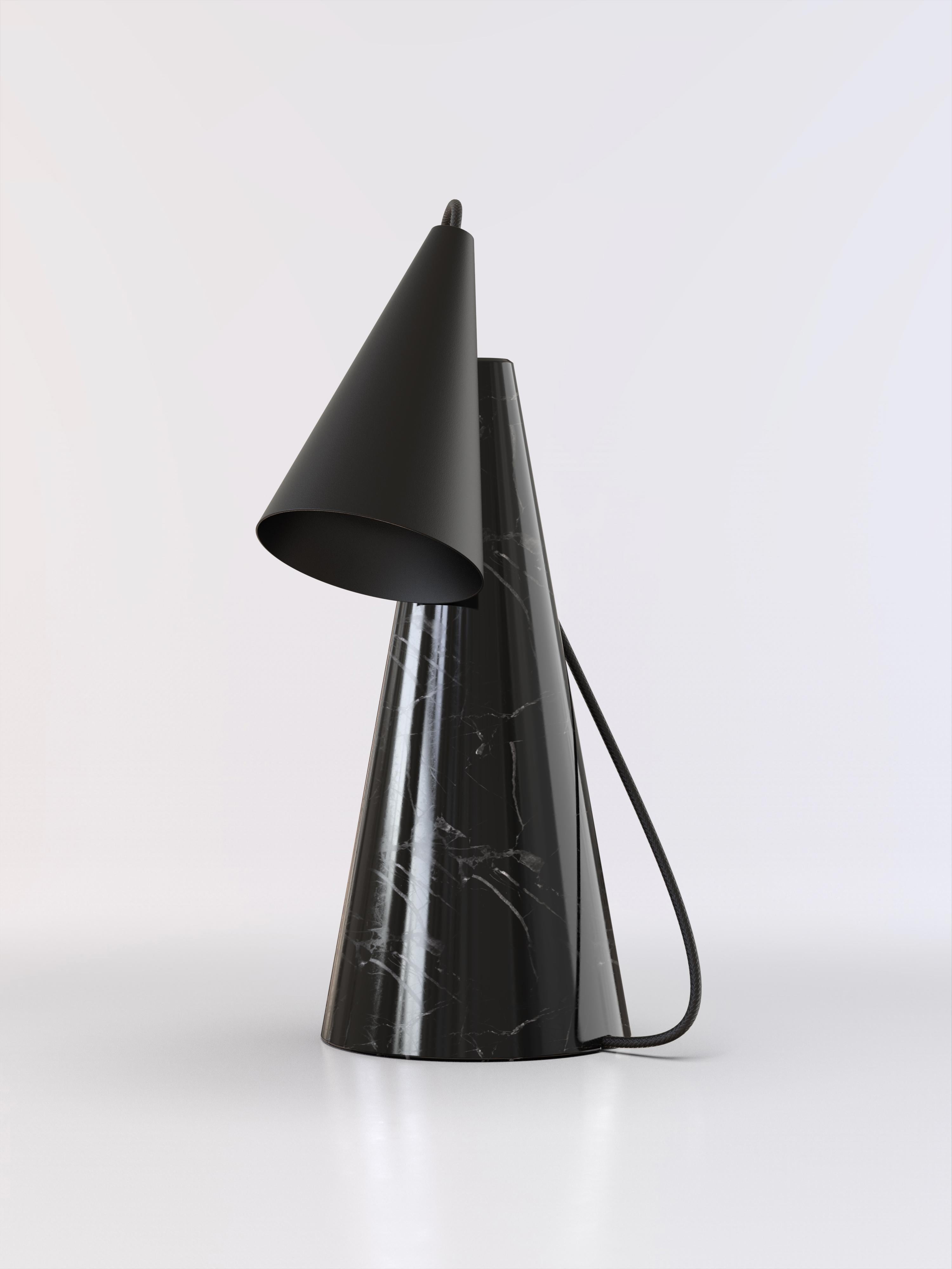 Table lamp with Marquinha black stone base and conic black paint lightshade.