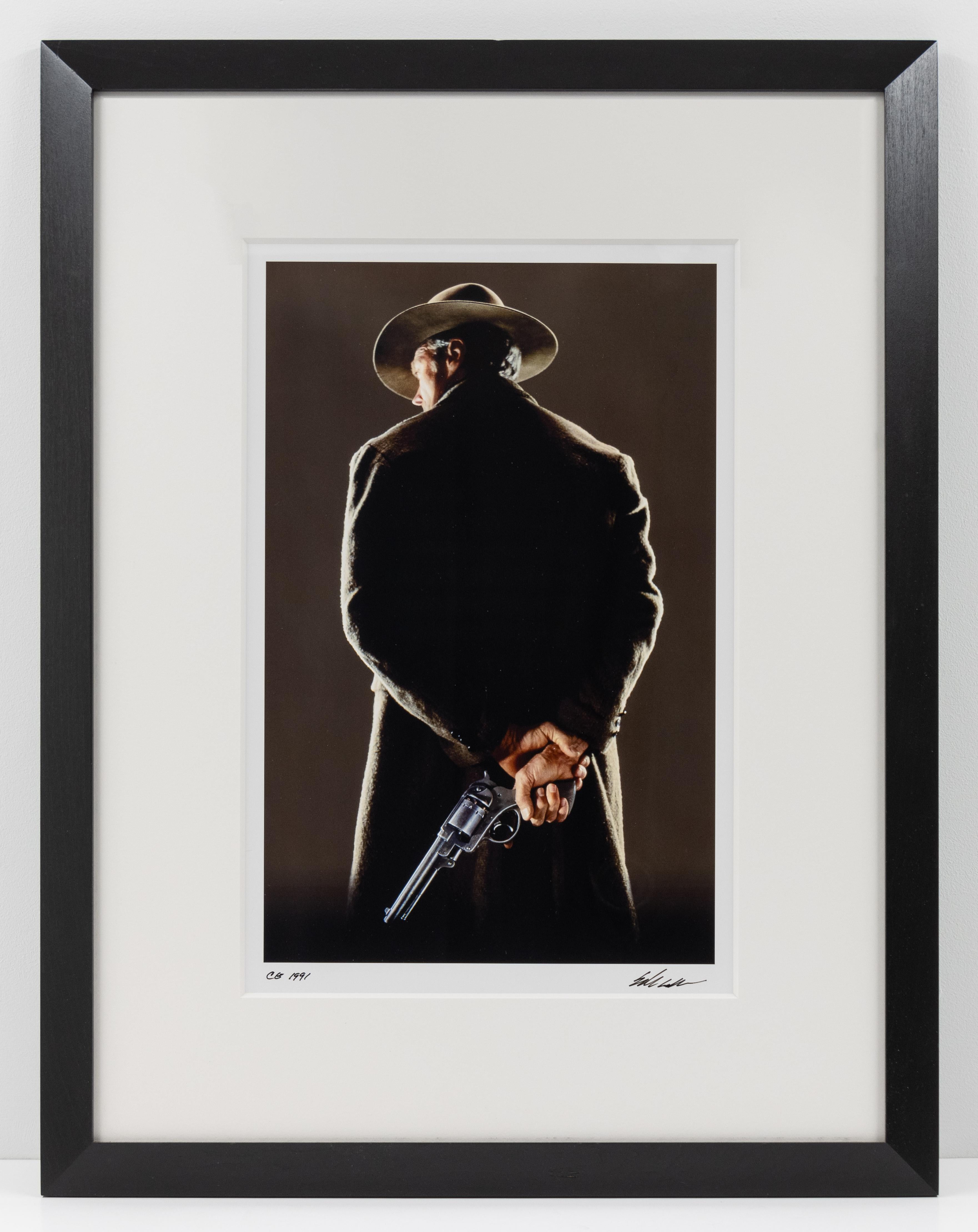 Clint Eastwood, Sin perdón - Photograph Contemporáneo de Eddie Adams