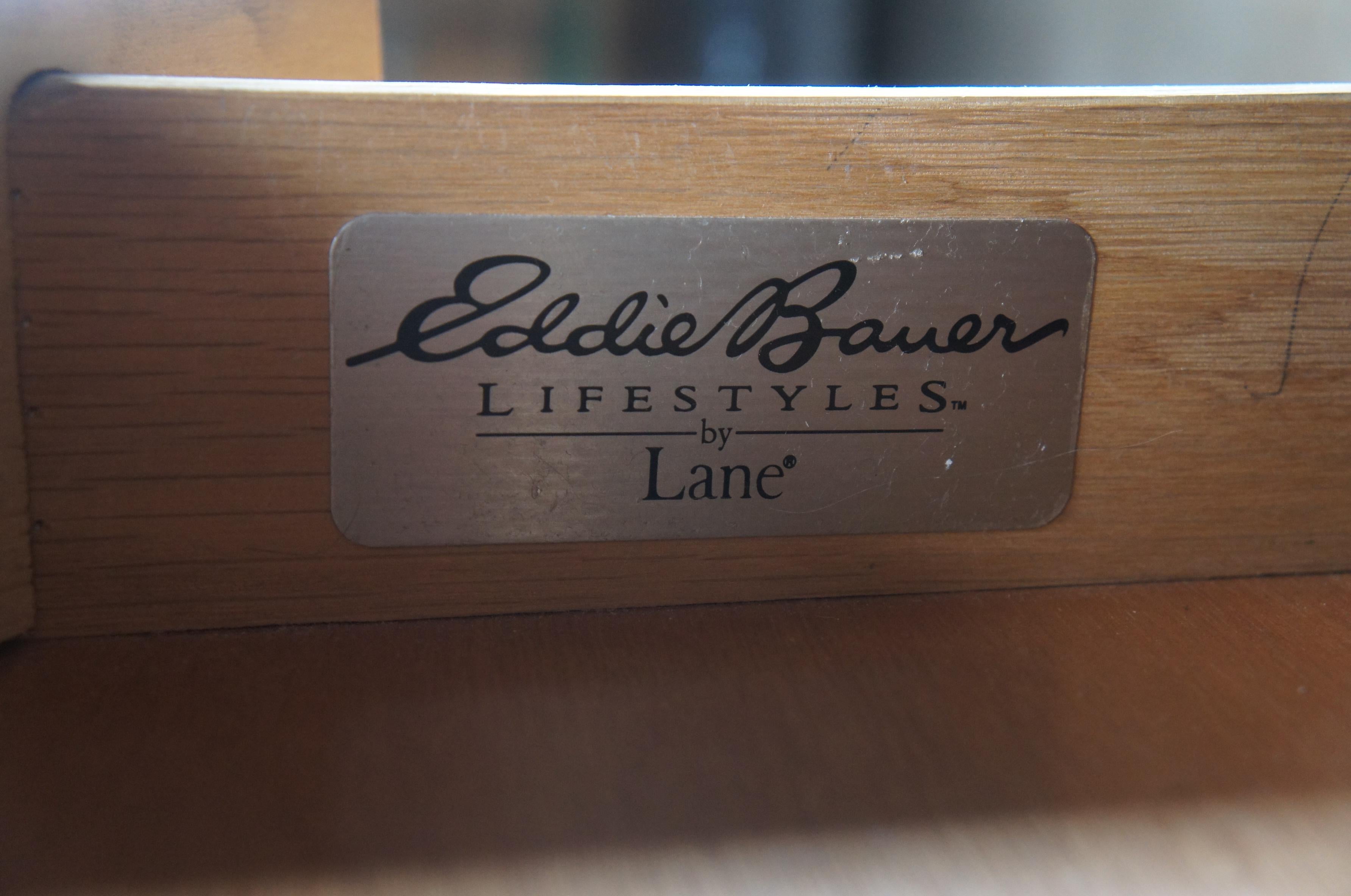 Eddie Bauer Lifestyles: Empire-Tisch mit geschwungenem Sockel aus Kirschbaumholz (20. Jahrhundert) im Angebot