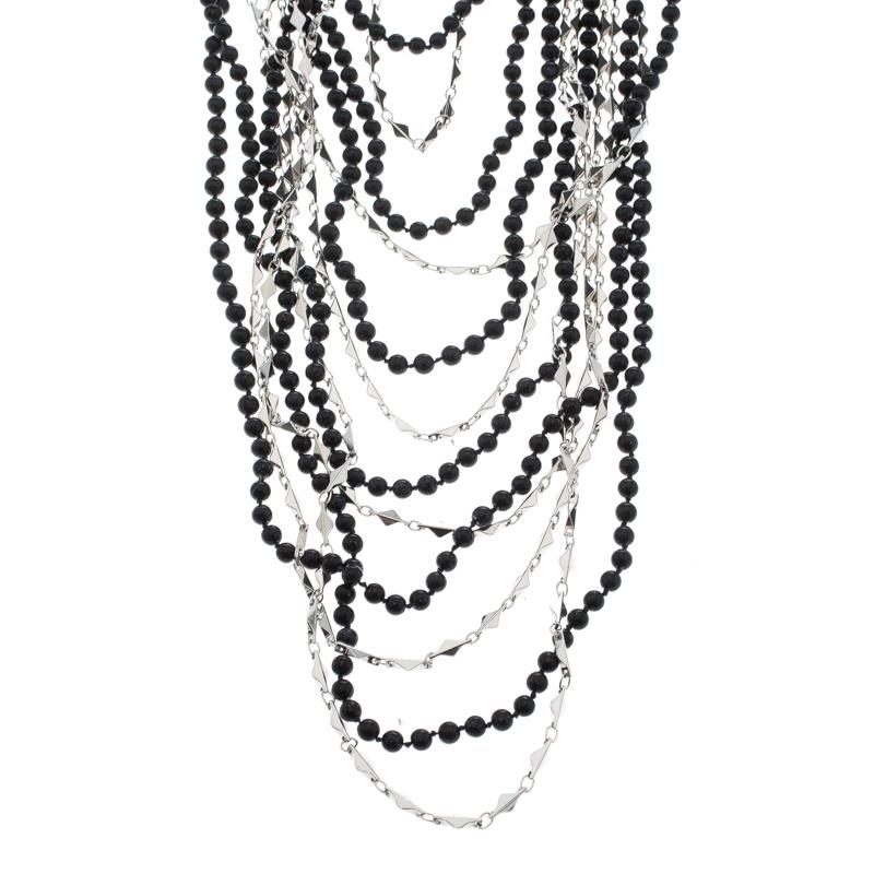 To adorn with style and a little touch of vintage fun, Eddie Borgo brings you this necklace that has been made from silver-tone metal. It is a piece that will naturally evoke your love as it is well made and it comes with strands of beads and chains