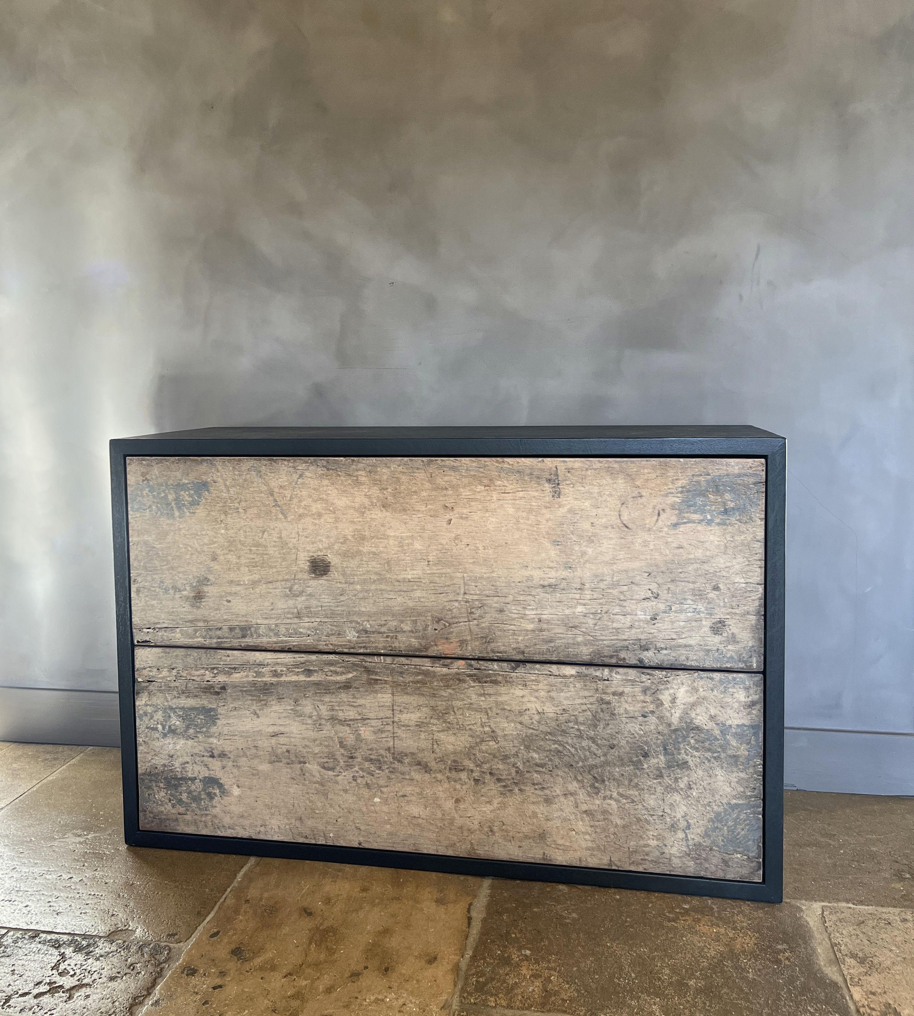 Belga Cassettiera EDE in noce e quercia recuperata in vendita