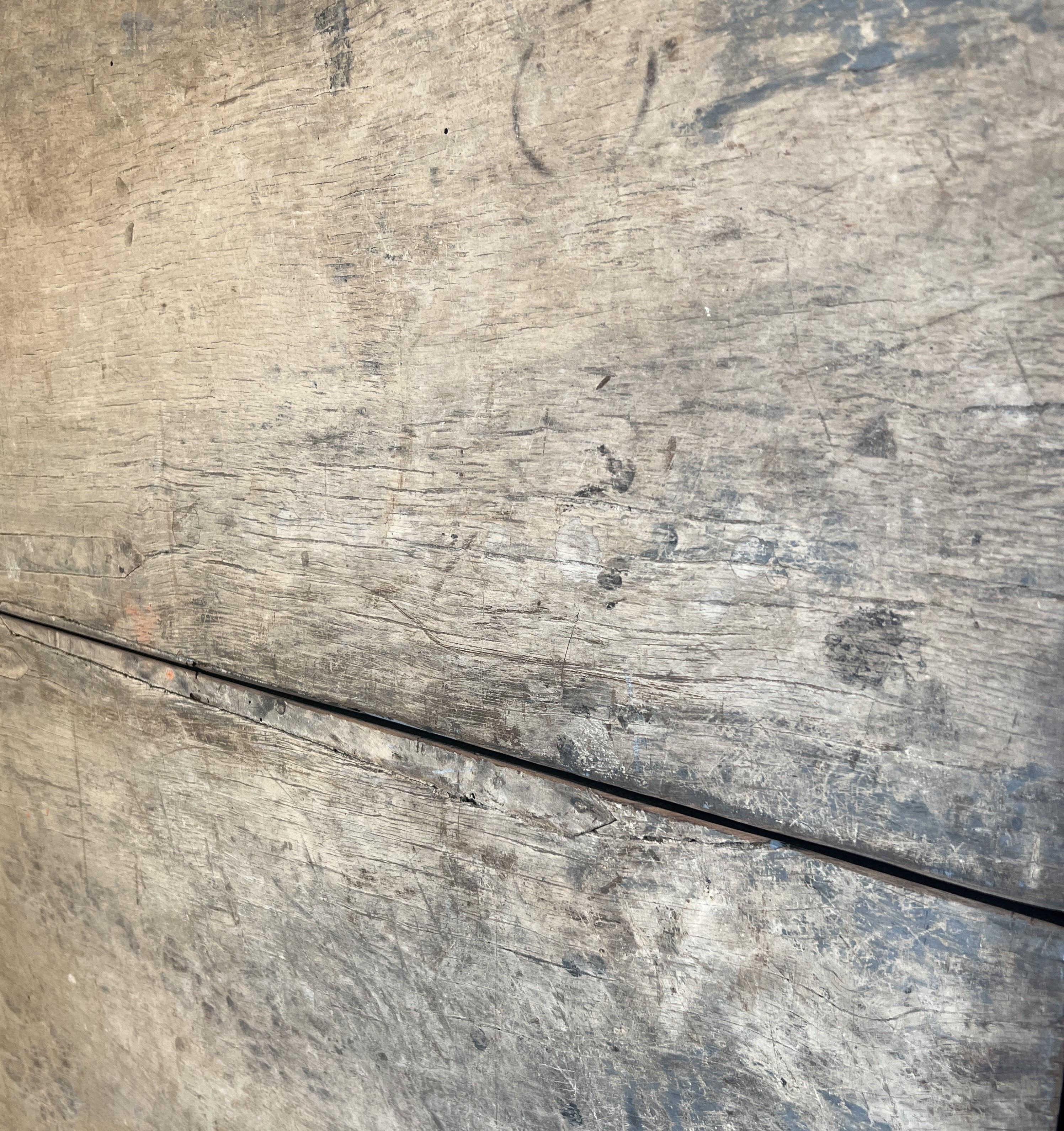 Cassettiera EDE in noce e quercia recuperata In condizioni buone in vendita a Vosselaar, BE