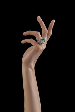 Édéenne 17.7 Carat Emerald 18K White Gold Signet Ring with Gold Japan Maple Leaf