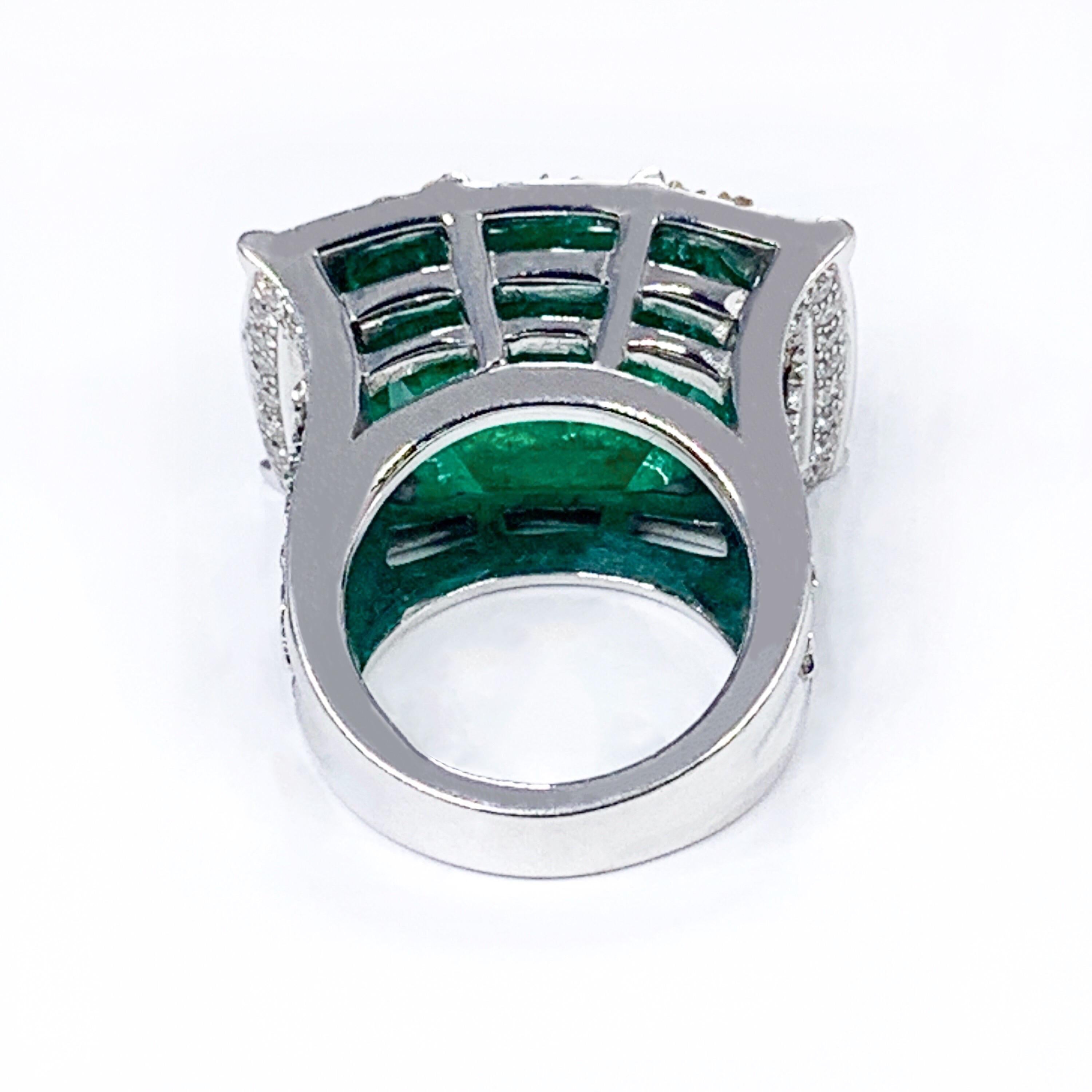 Contemporary Édéenne 17.7 Carat Emerald 18K White Gold Signet Ring with Gold Japan Maple Leaf For Sale