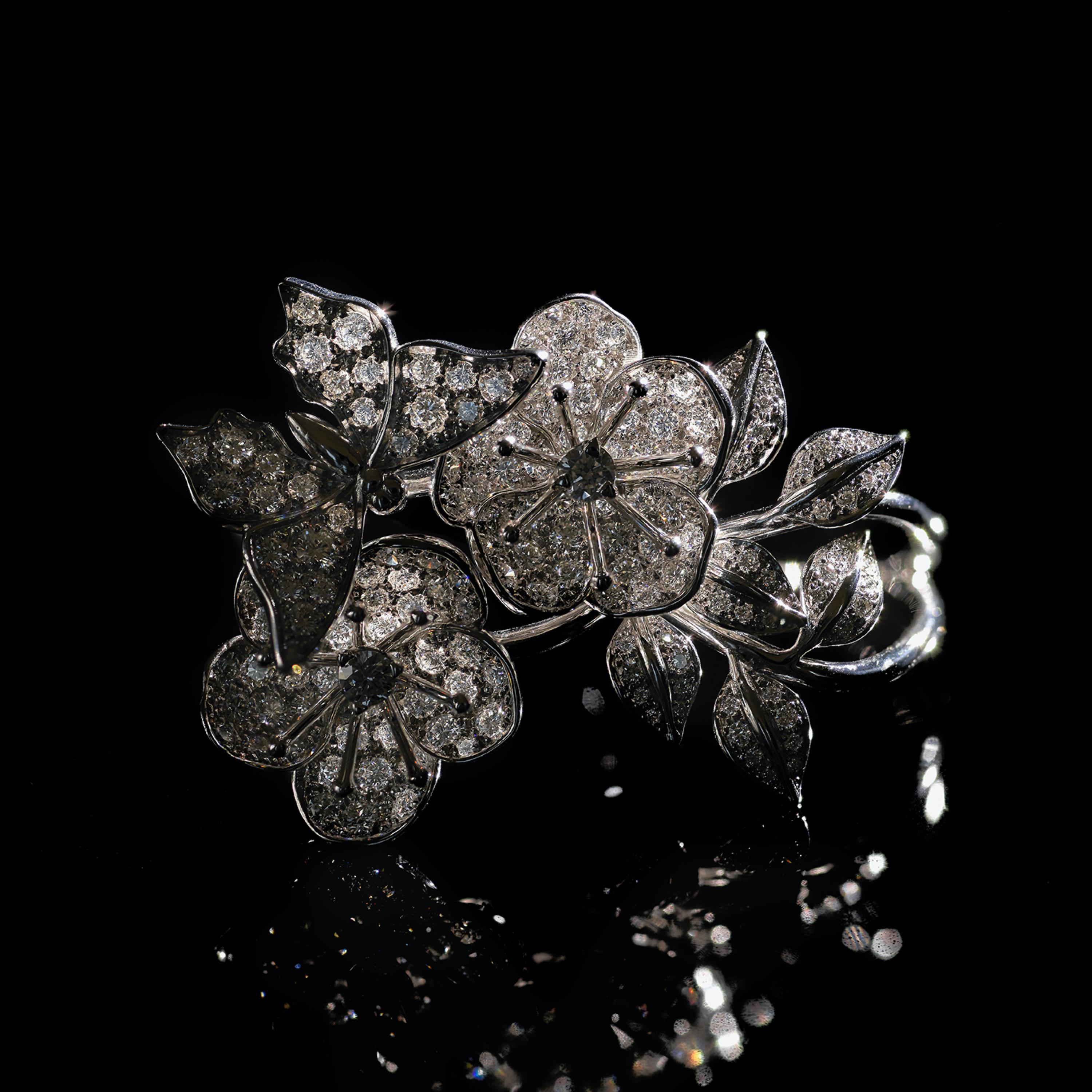 Contemporary Édéenne Butterflies and Blossom Ring in Diamonds and 18 Karat White Gold For Sale