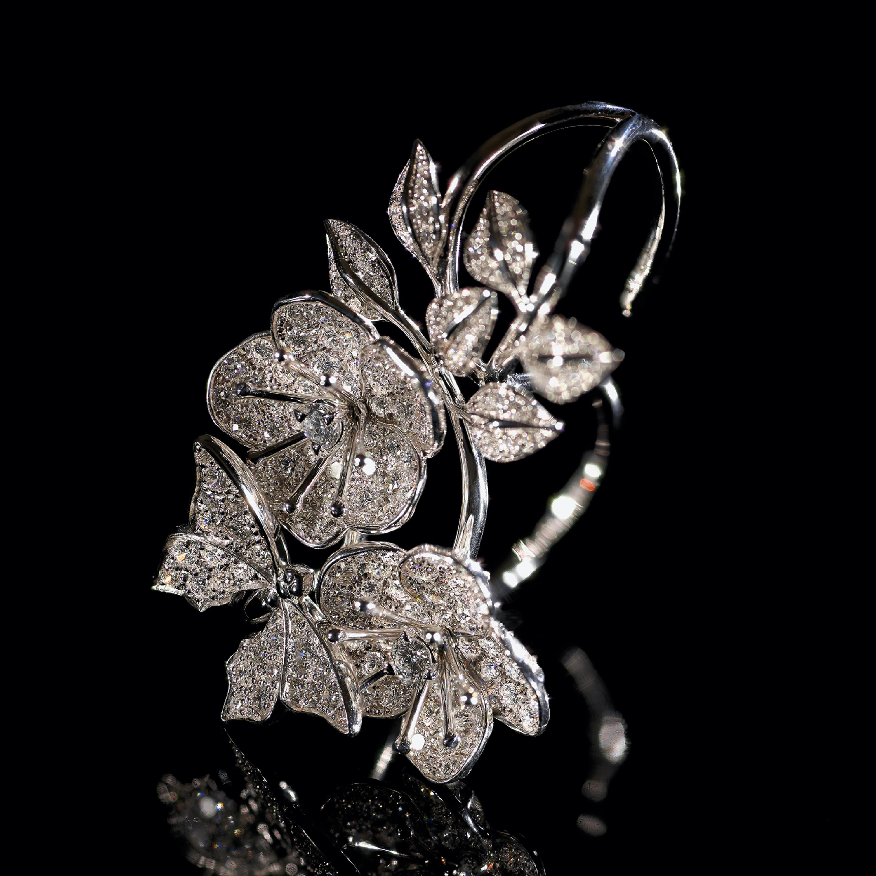 Brilliant Cut Édéenne Butterflies and Blossom Ring in Diamonds and 18 Karat White Gold For Sale