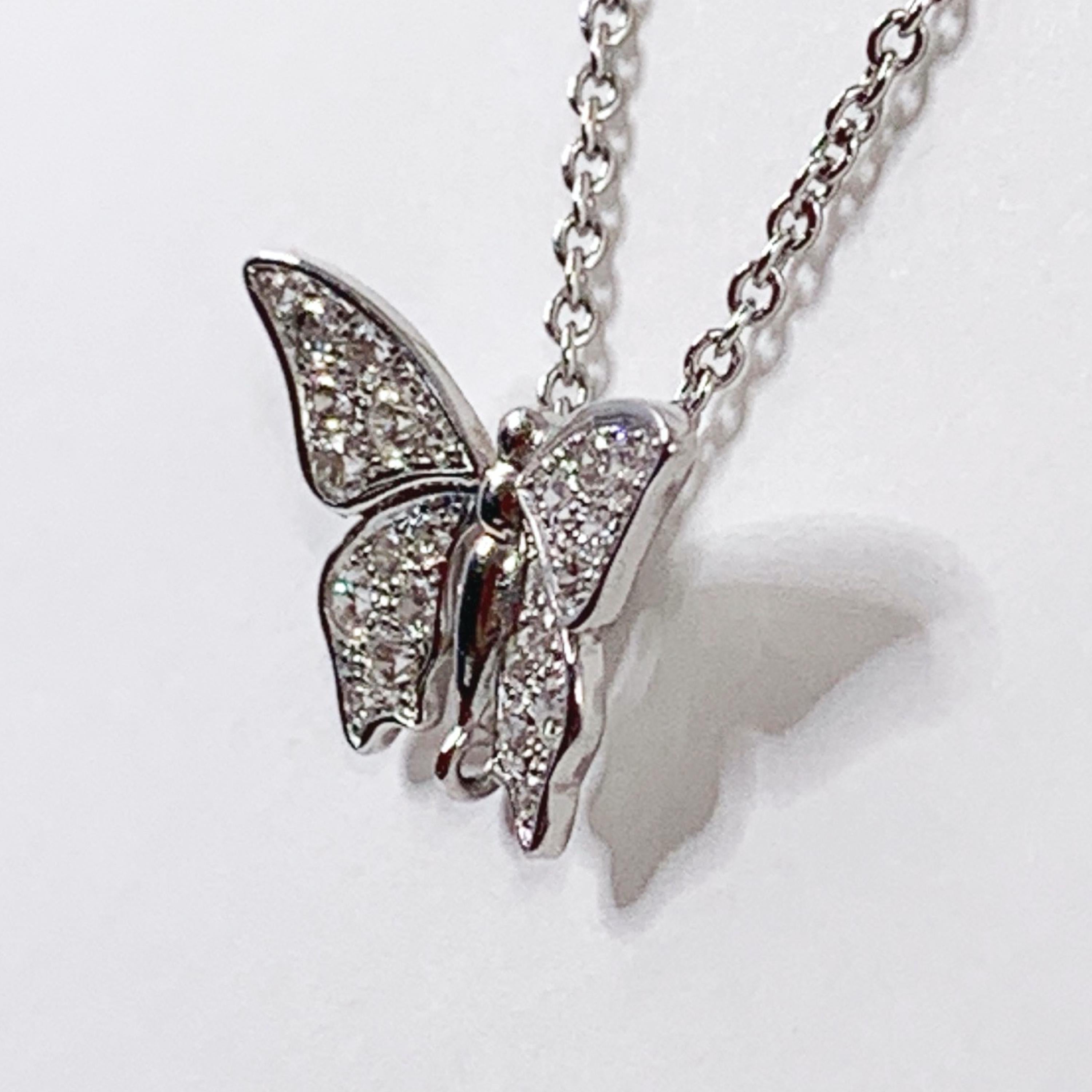 Handcrafted in Paris in the Maison Édéenne High Jewelry workshop, this Butterfly pendant is in 18K white gold and set with brilliant-cut white diamonds (F/G color, VVS clarity) totaling 0.60 carat. It hangs on a 42 cm / 16.5 inches chain in the same