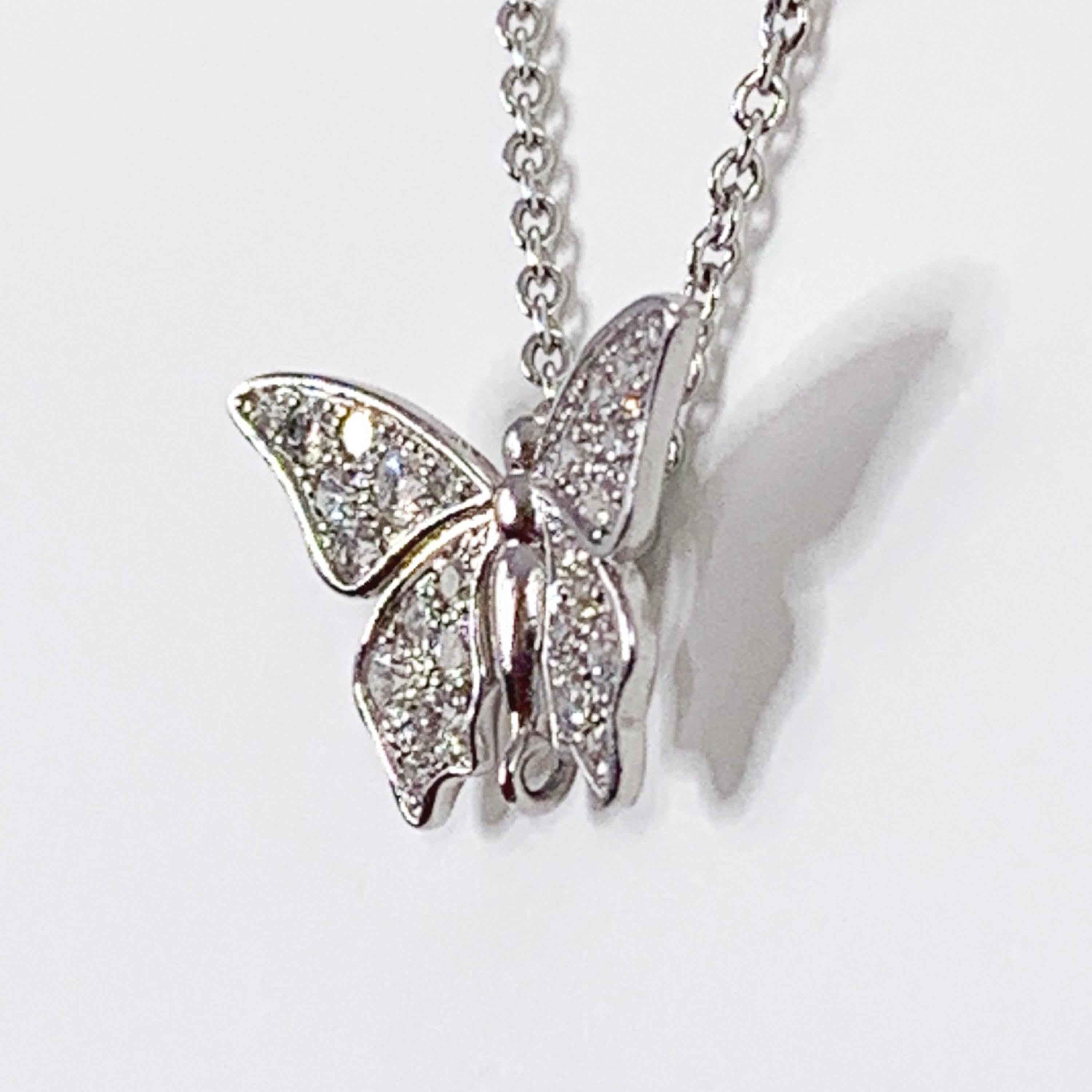 Contemporary Édéenne Butterfly Diamonds and 18 Karat Gold Pendant For Sale