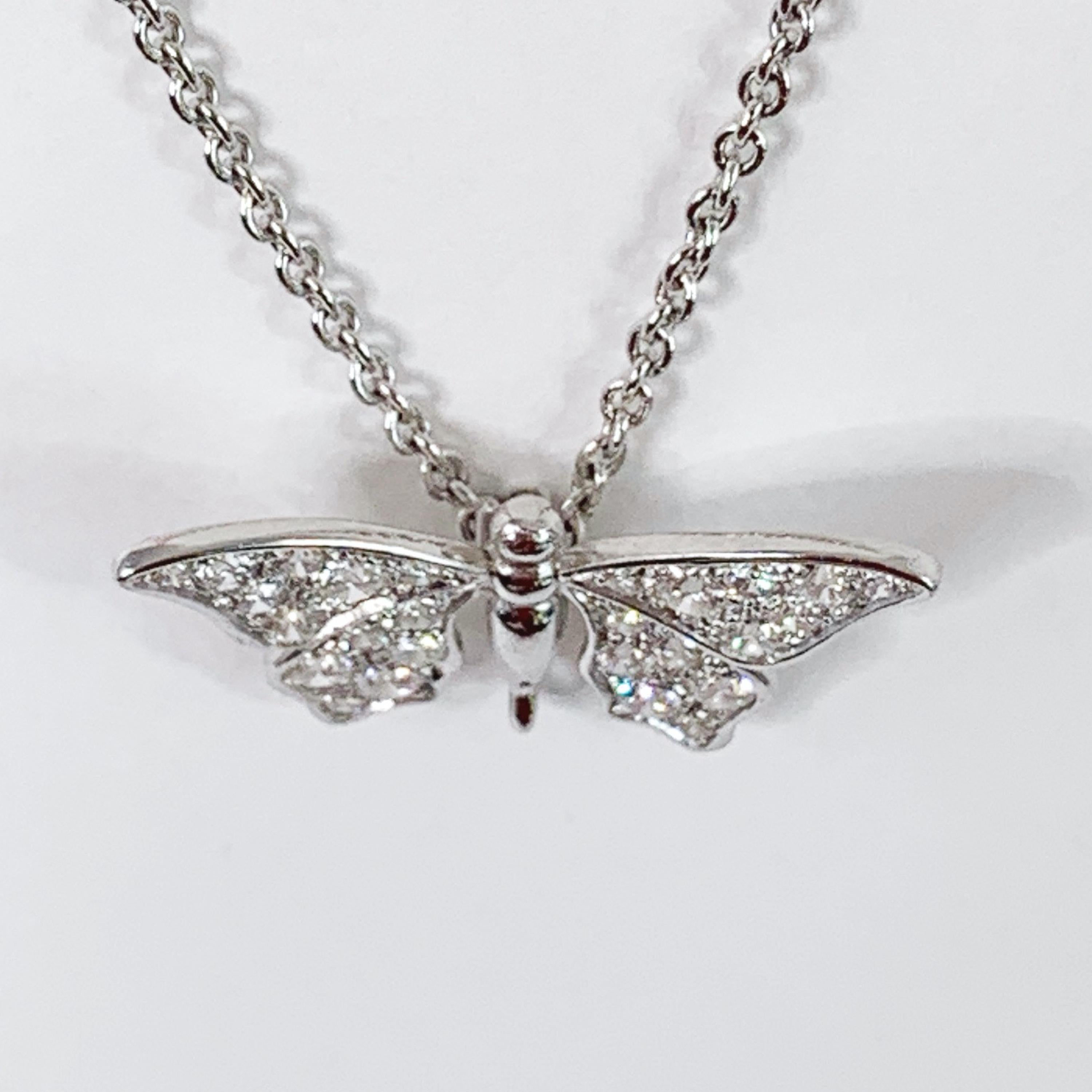 Édéenne Butterfly Diamonds and 18 Karat Gold Pendant In New Condition For Sale In Paris, FR