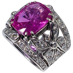 Pink Sapphire on Butterfly Embroidery Motif 18K Gold Ring by Édéenne, Paris