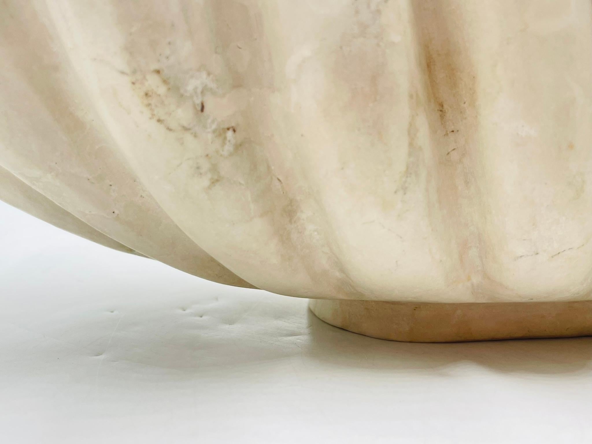 Cuenco centro de mesa Edel Ruffle en mármol crema by Arhaus 2
