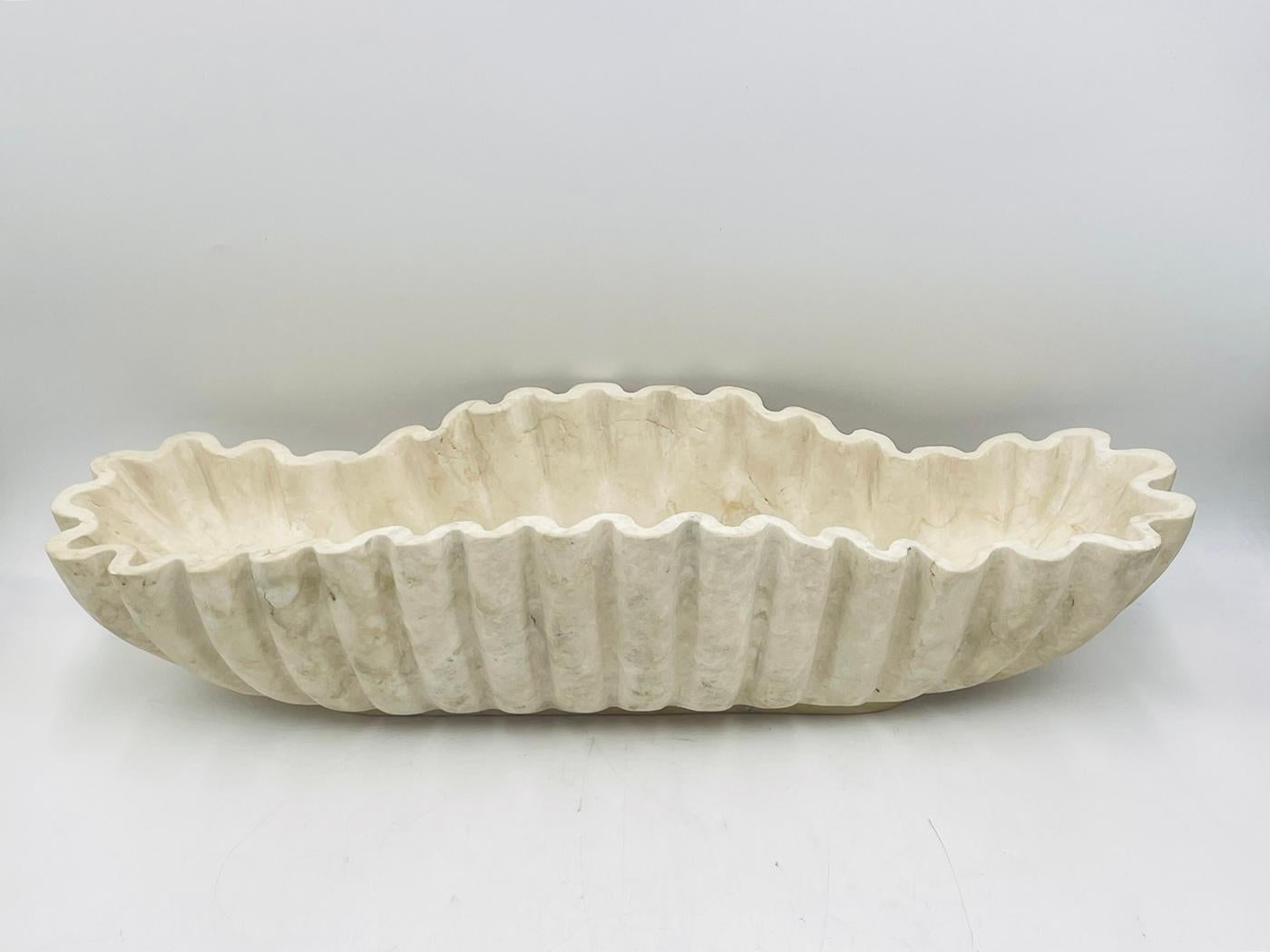 Cuenco centro de mesa Edel Ruffle en mármol crema by Arhaus Posmoderno