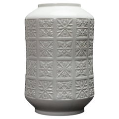 Edelstein Bavarian German White Raised Snowflake Grid Patterned Porcelain Vase