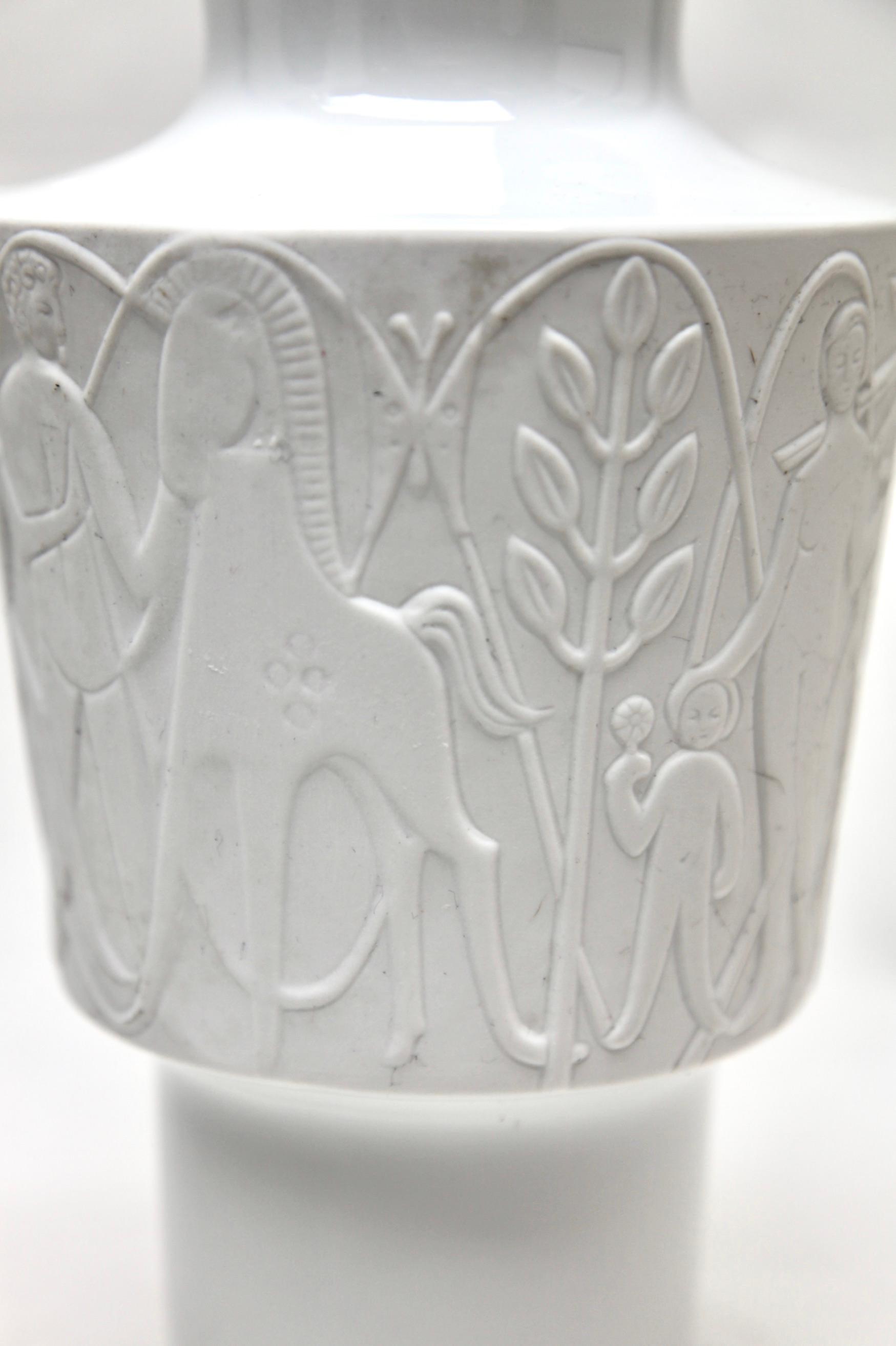 Allemand Vase en porcelaine Edelstein avec images stylisées Allemagne des années 1960 en vente