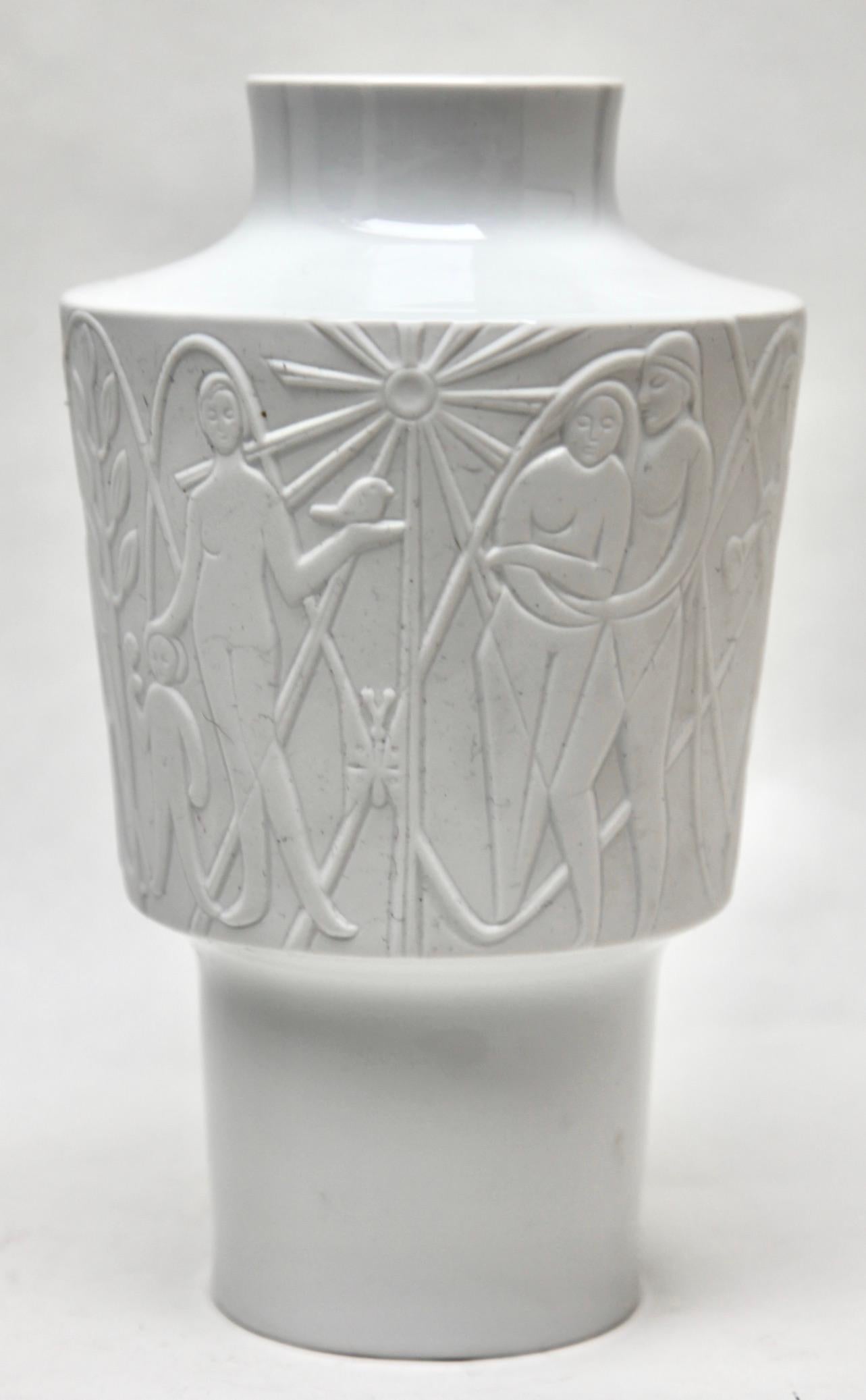 Vernissé Vase en porcelaine Edelstein avec images stylisées Allemagne des années 1960 en vente