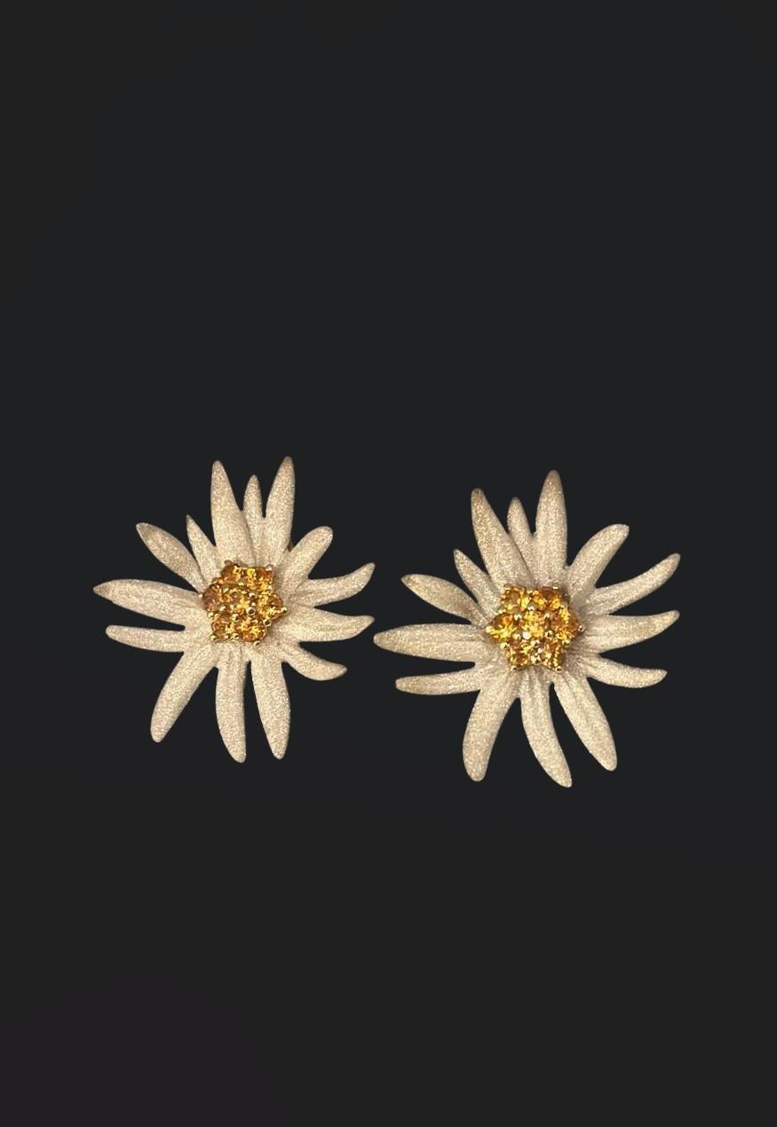 Boucles d'oreilles à pince Edelweiss en argent sterling et or jaune 18 carats avec spessartine Neuf - En vente à St. Moritz, CH