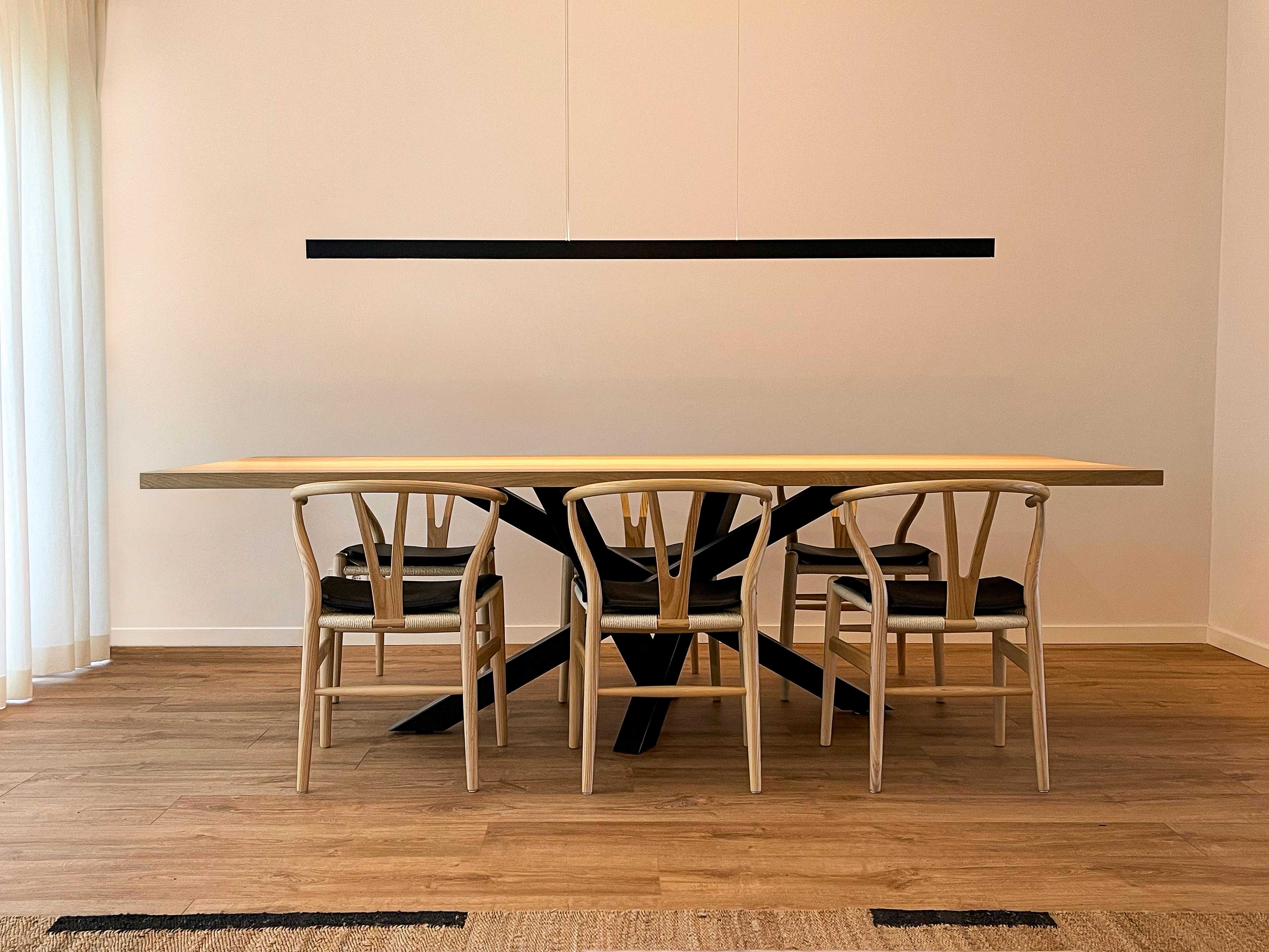 Lampada a sospensione in alluminio Eden Line 200 Champagne di JSPRR
Progettato da Jasper van Grootel.
Dimensioni: D 5 x L 200 x H 5 cm.
Materiali: Alluminio anodizzato.

Realizzato a mano nei Paesi Bassi. Disponibile in sette diversi colori