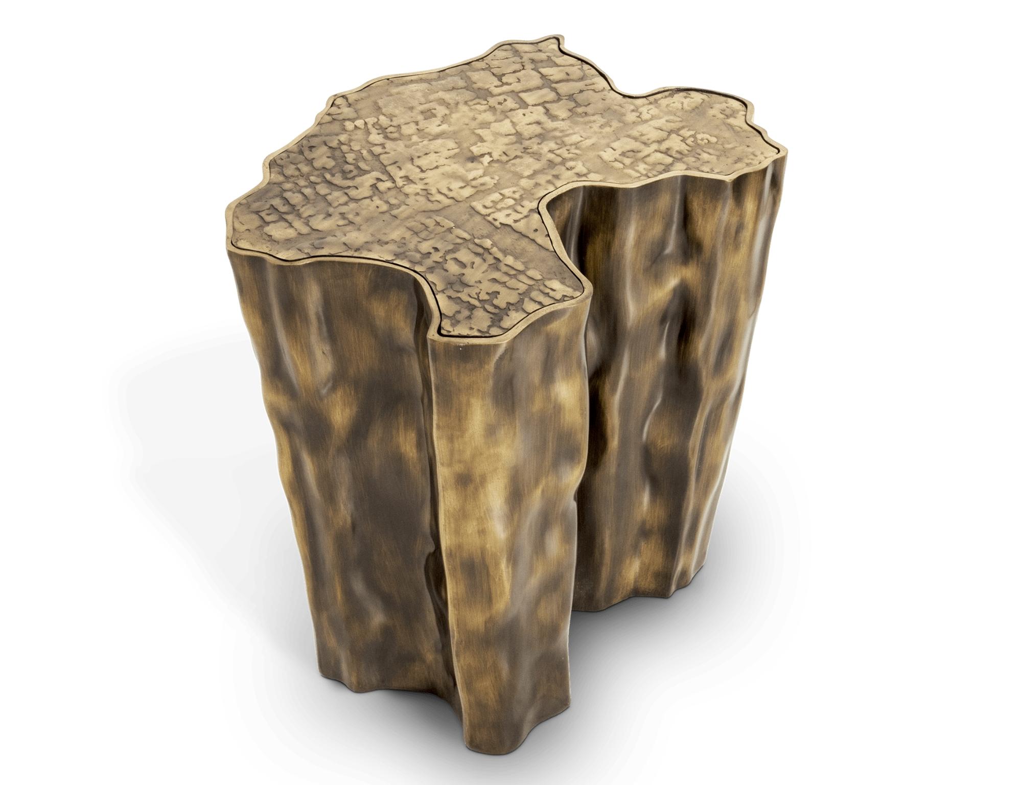 Edén se inspira en la mística que hay detrás del nombre. Esta mesa auxiliar representa una parte del árbol del conocimiento y el cuento del nacimiento del deseo. Totalmente de latón fundido pulido, con una parte superior delicadamente grabada que
