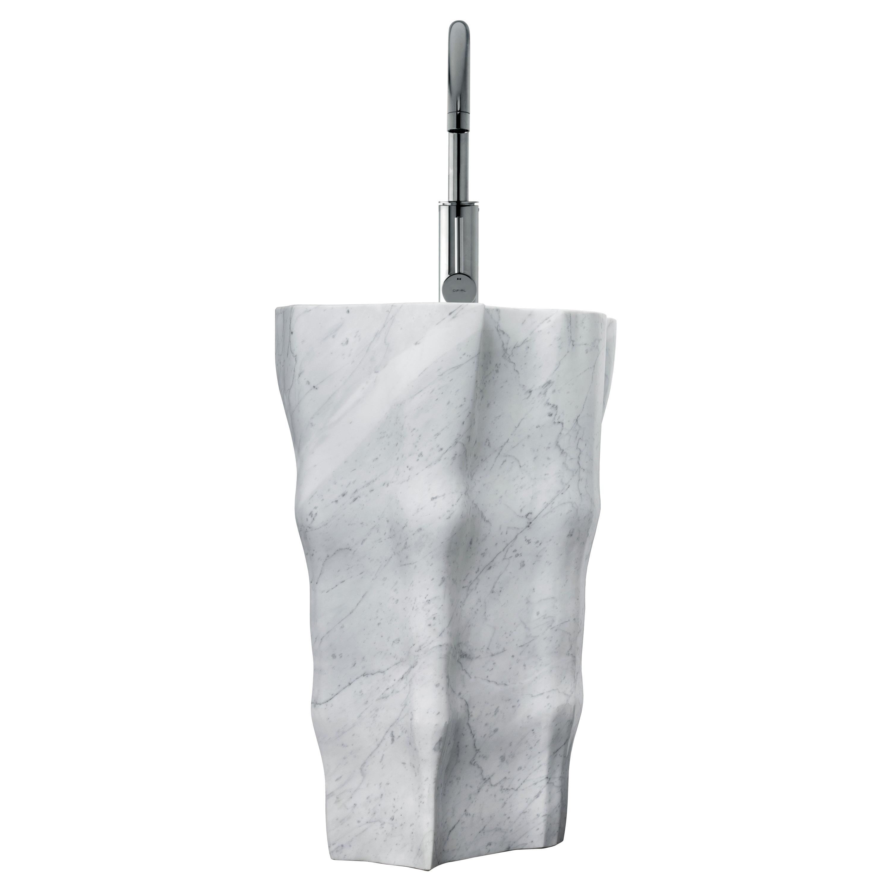 Eden Stone Freistehend mit Carrara-Marmor im Angebot