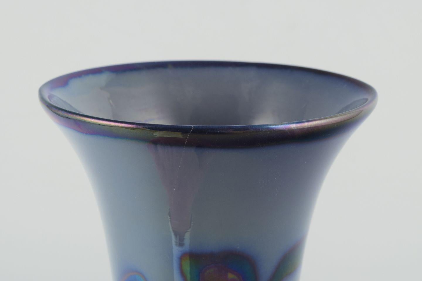 Suédois Edgar Böckman pour Höganäs. Grand vase en céramique avec motif floral en vente