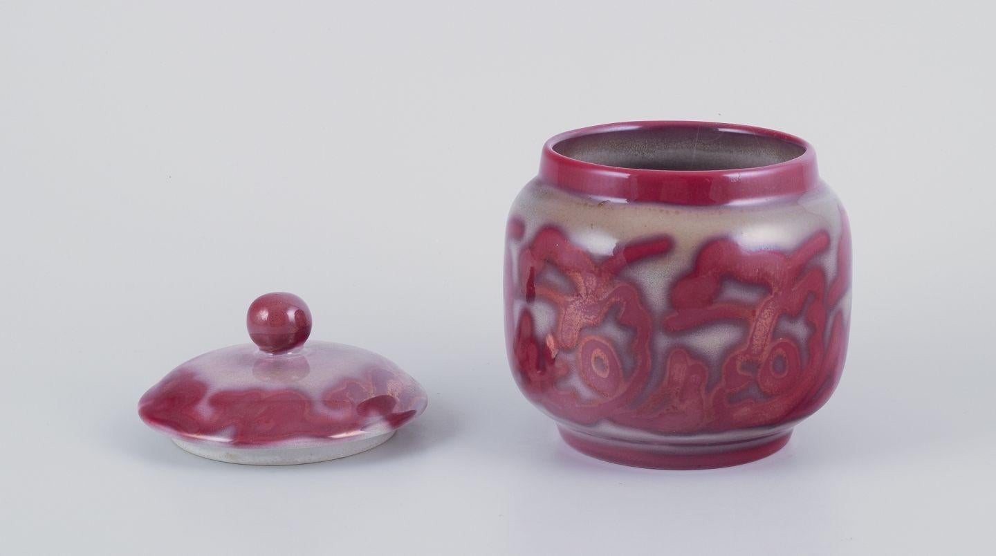 Scandinavian Modern Edgar Böckman for Höganäs. Lidded stoneware jar with wine red glaze For Sale