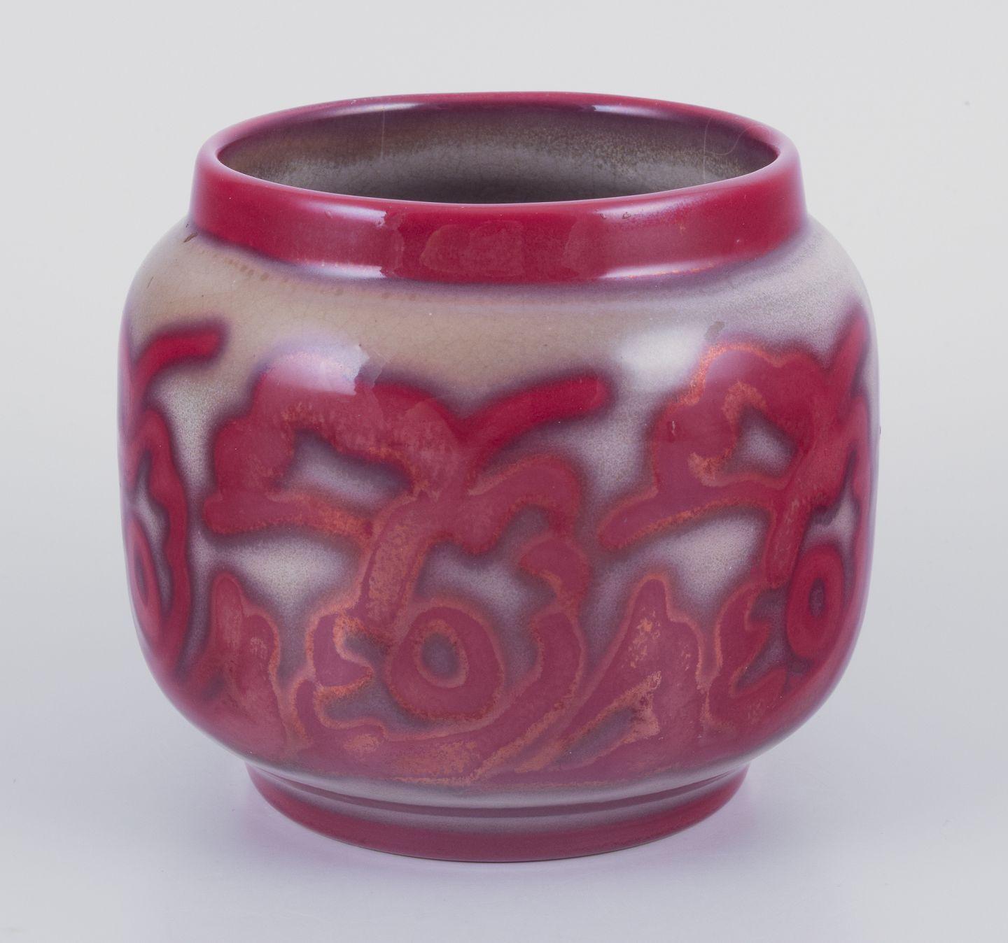 Glazed Edgar Böckman for Höganäs. Lidded stoneware jar with wine red glaze For Sale