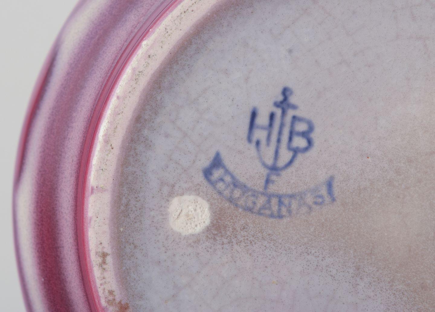 Mid-20th Century Edgar Böckman for Höganäs. Lidded stoneware jar with wine red glaze For Sale